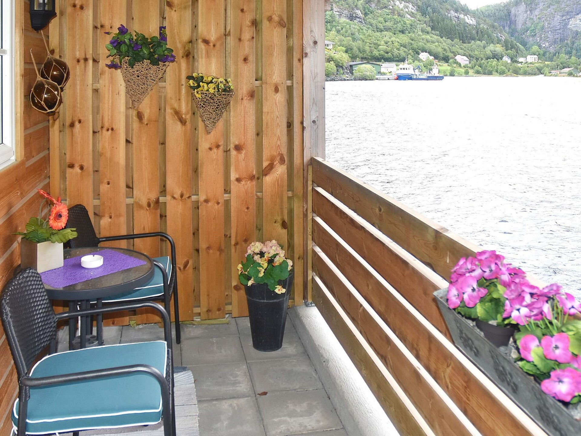 Authentieke rorbu aan Sognefjord met dubbel terras en fjordzicht - foto 8