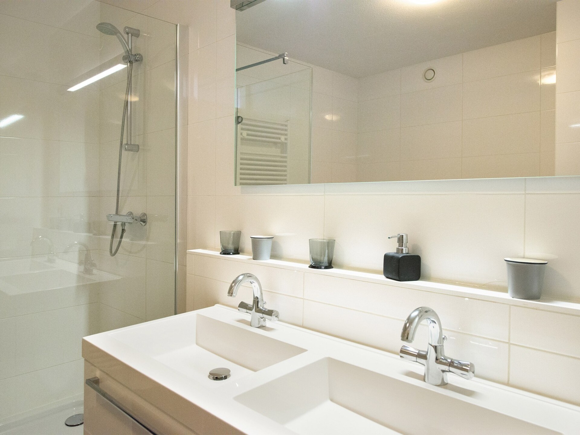 5-persoons modern appartement in Scheveningen nabij het strand - foto 23