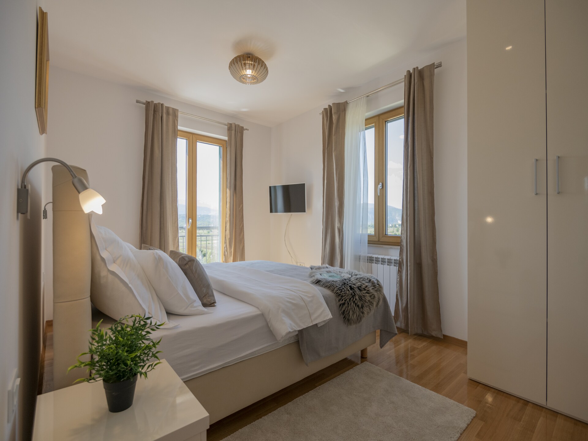 Villa In Excelsis: Ruim familieverblijf met privézwembad bij rivier en meer - foto 10