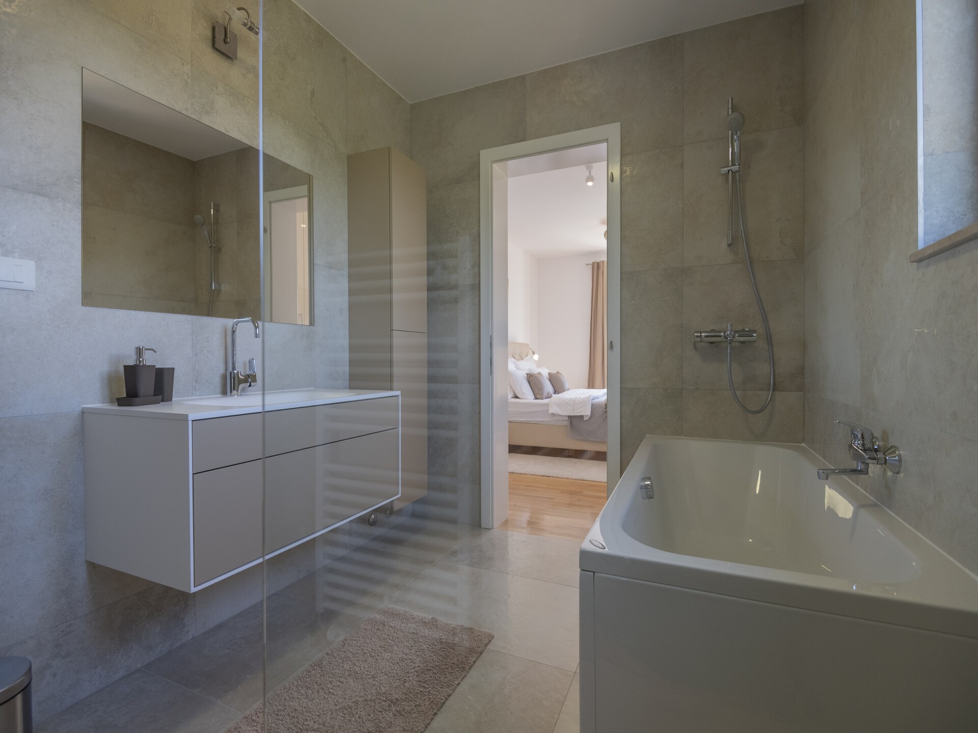 Villa In Excelsis: Ruim familieverblijf met privézwembad bij rivier en meer - foto 29