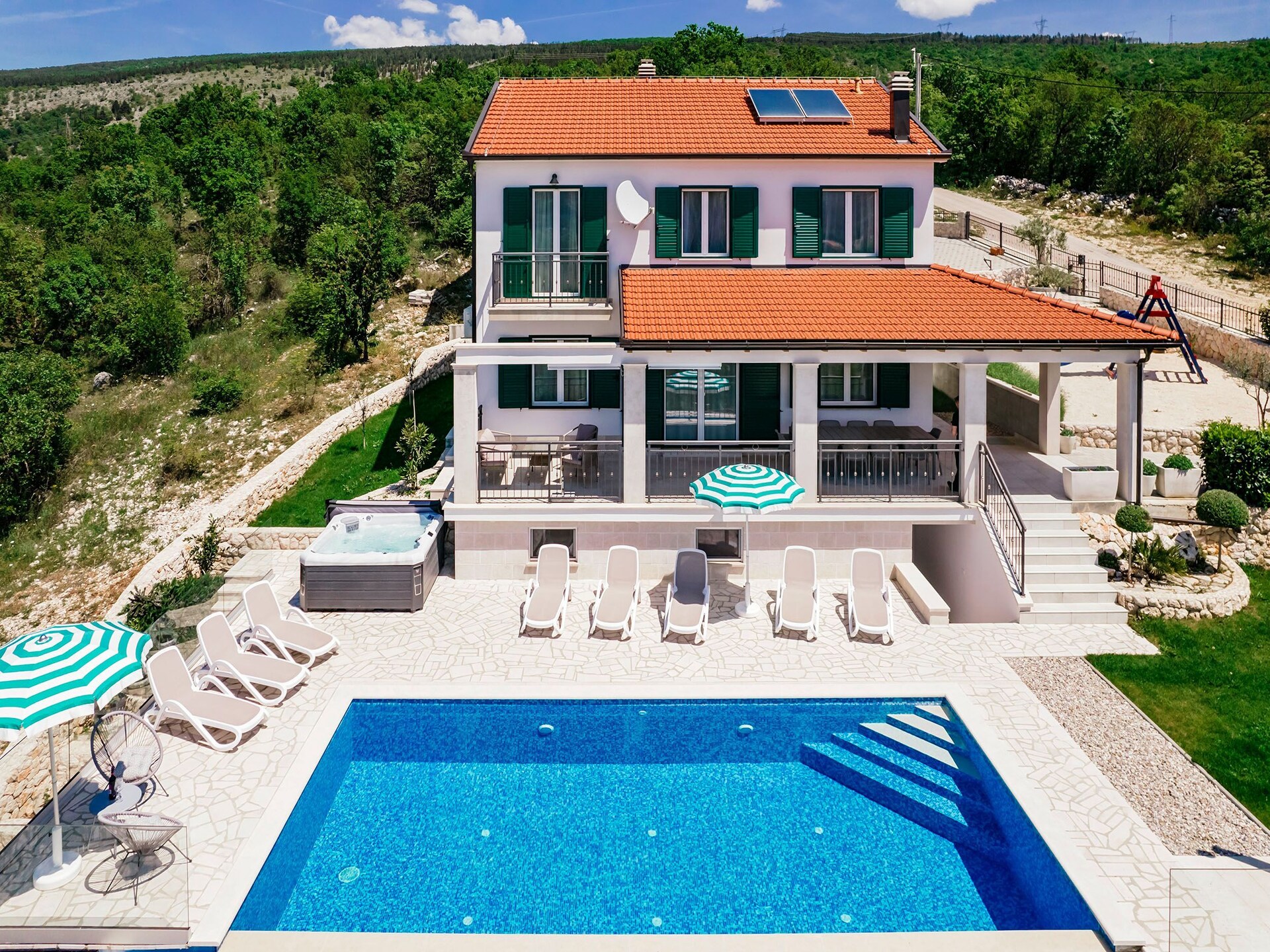 Villa In Excelsis: Ruim familieverblijf met privézwembad bij rivier en meer - foto 9