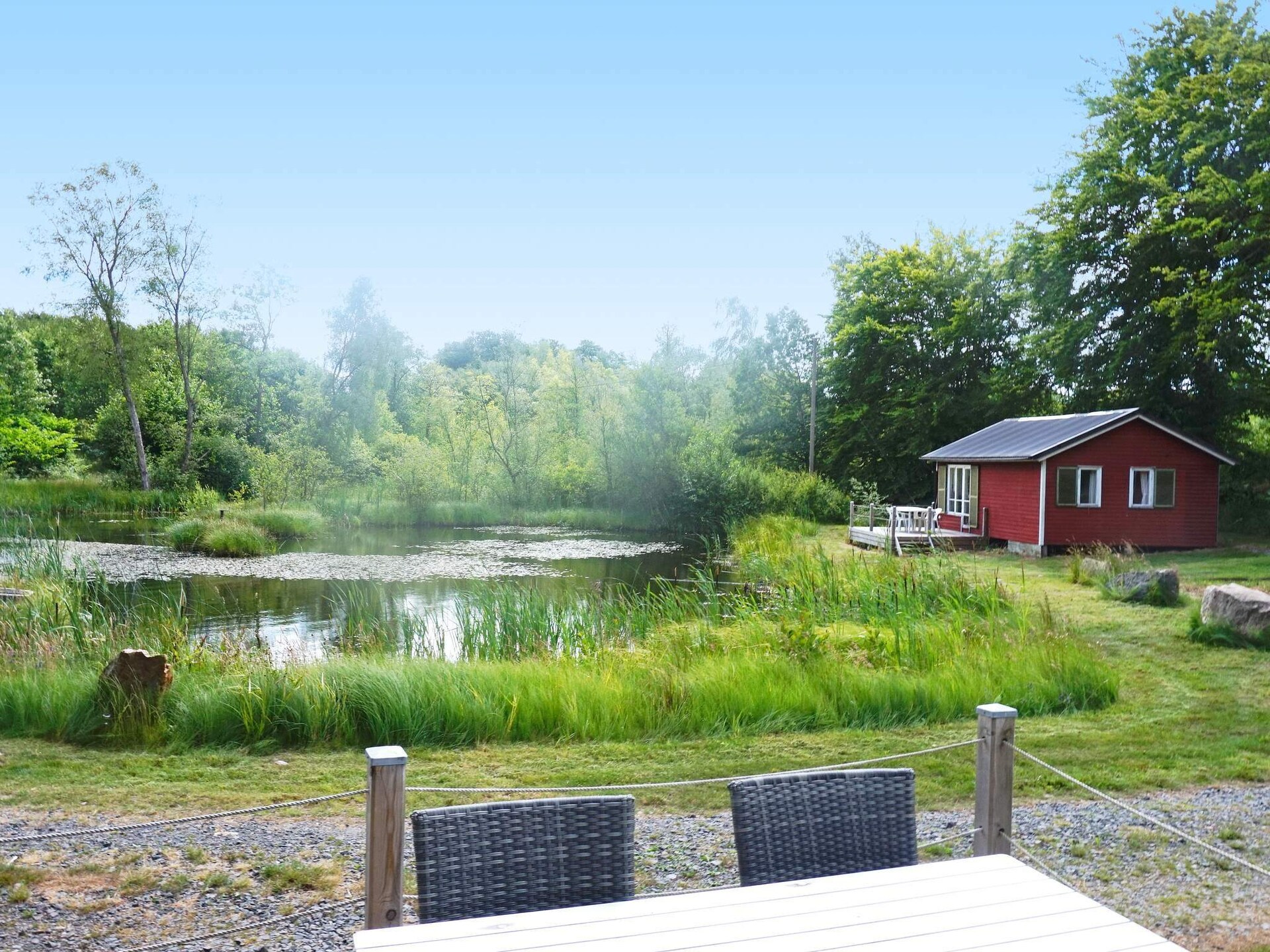 Kleine stuga aan de golfbaan in Österlen bij bos en meer - foto 1
