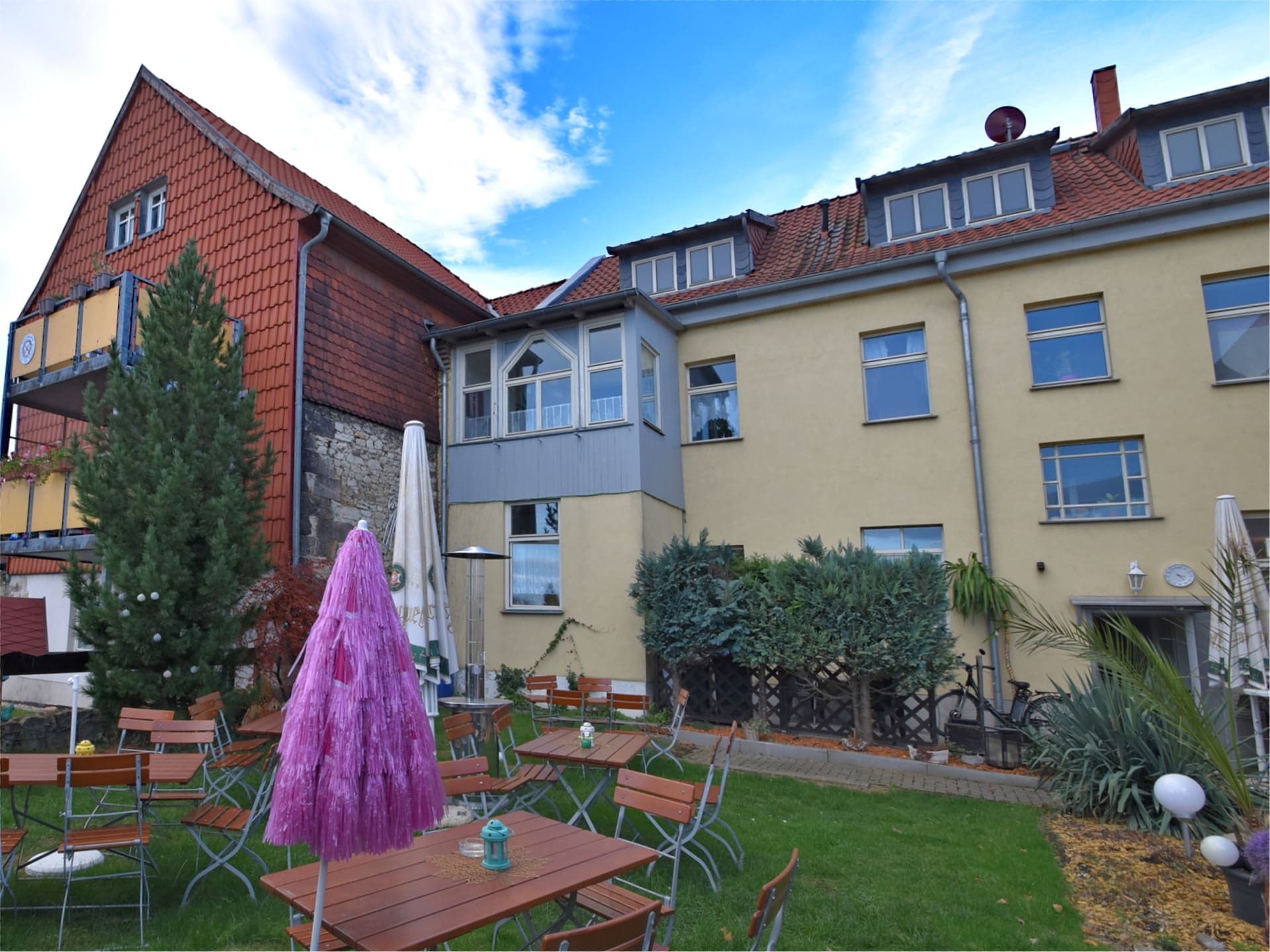 Op 1,0 km van het centrum: ruim appartement in Ballenstedt - foto 1