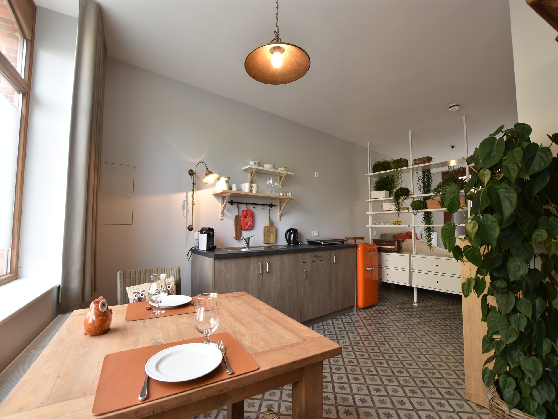In het centrum van Ieper: modern 2-persoons appartement met eigen tuin - foto 2