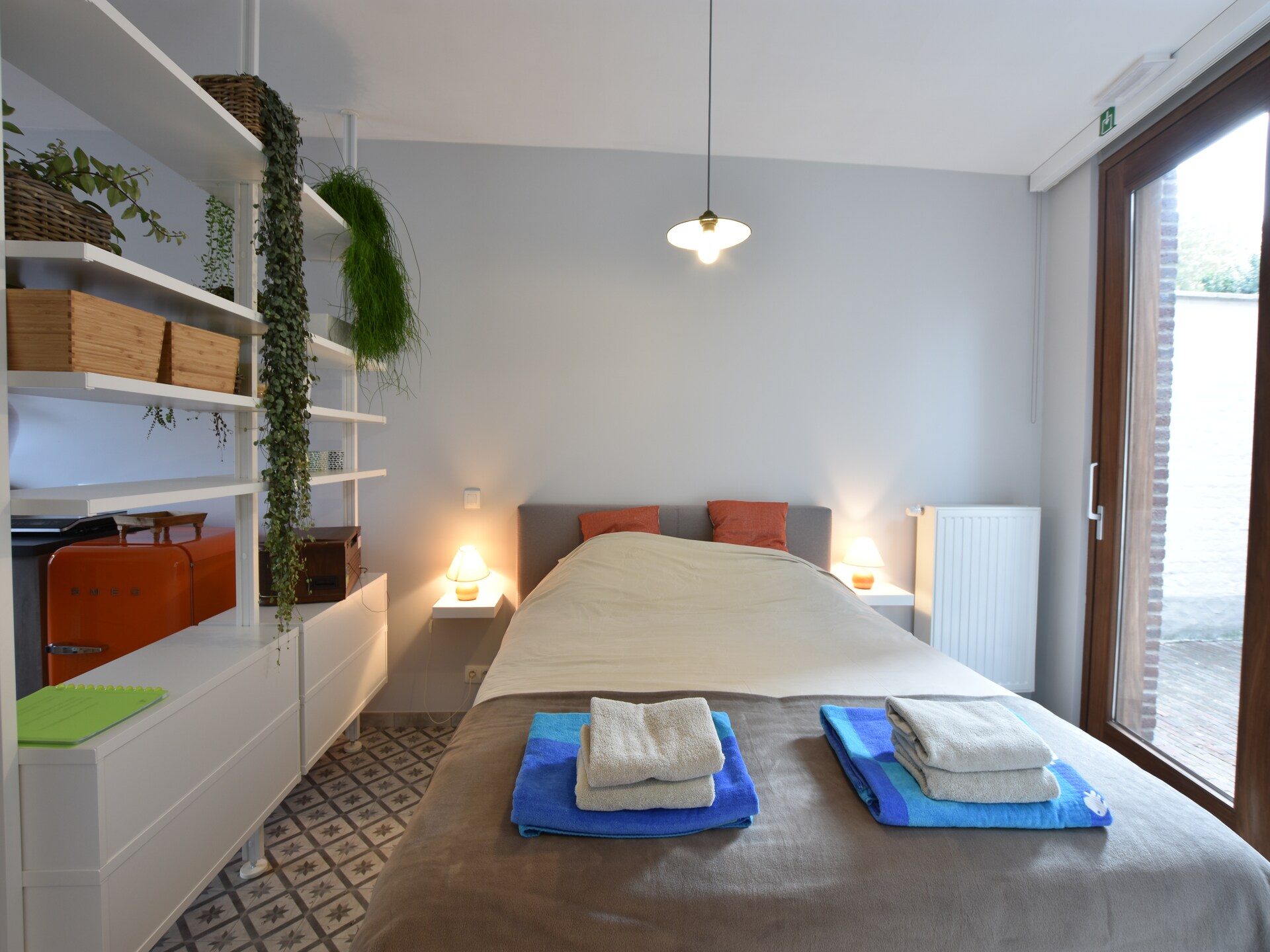 In het centrum van Ieper: modern 2-persoons appartement met eigen tuin - foto 9