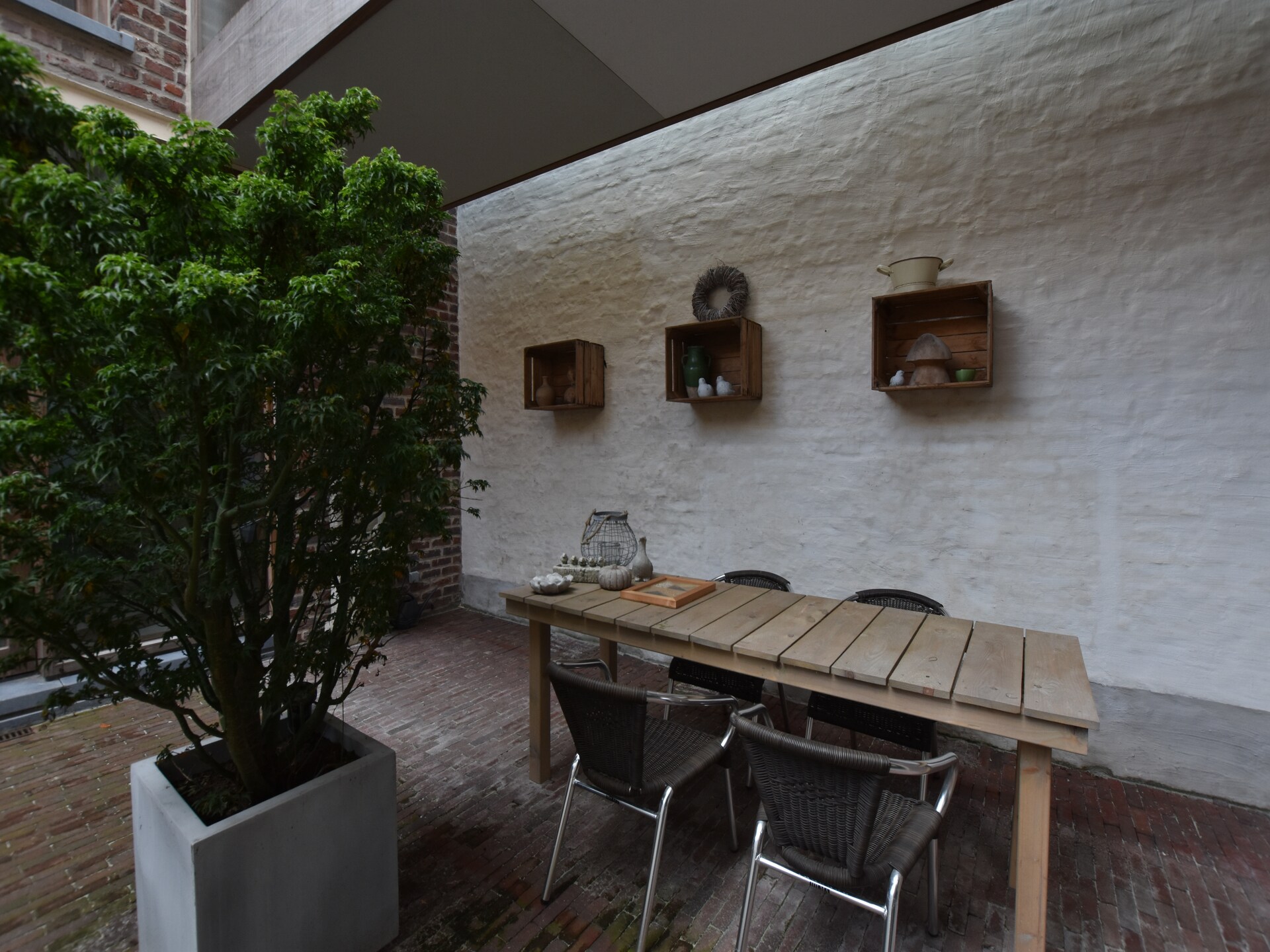 In het centrum van Ieper: modern 2-persoons appartement met eigen tuin - foto 14