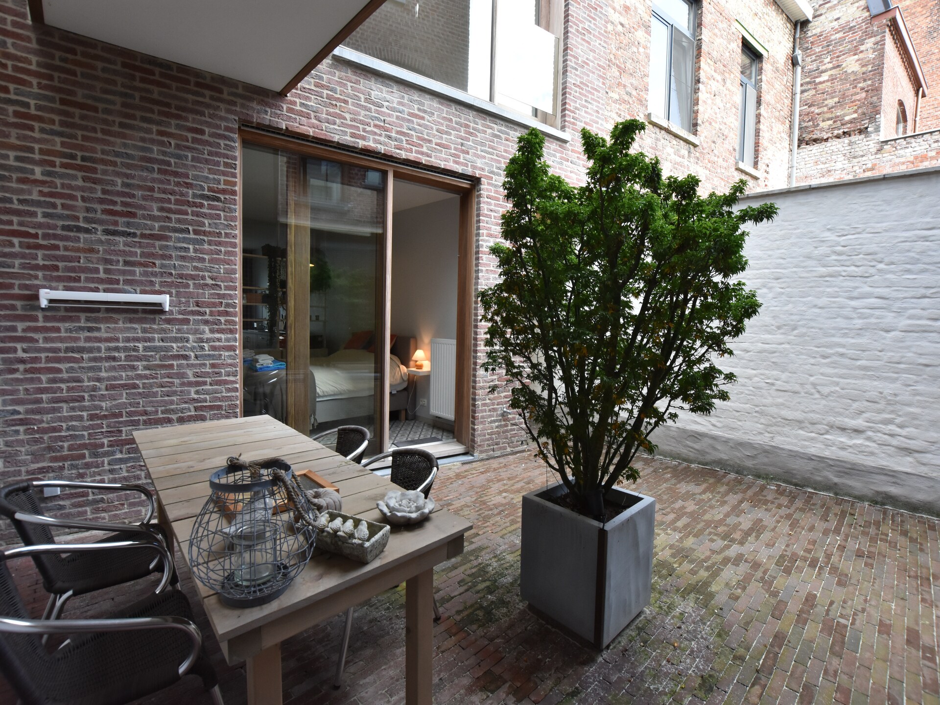 In het centrum van Ieper: modern 2-persoons appartement met eigen tuin - foto 21