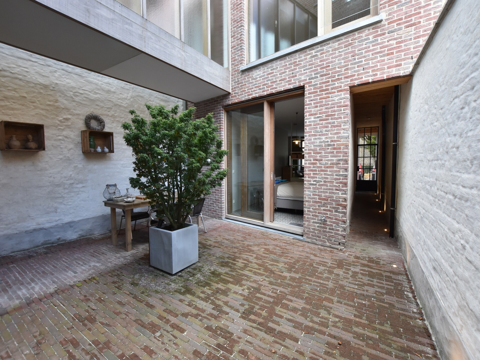 In het centrum van Ieper: modern 2-persoons appartement met eigen tuin - foto 10