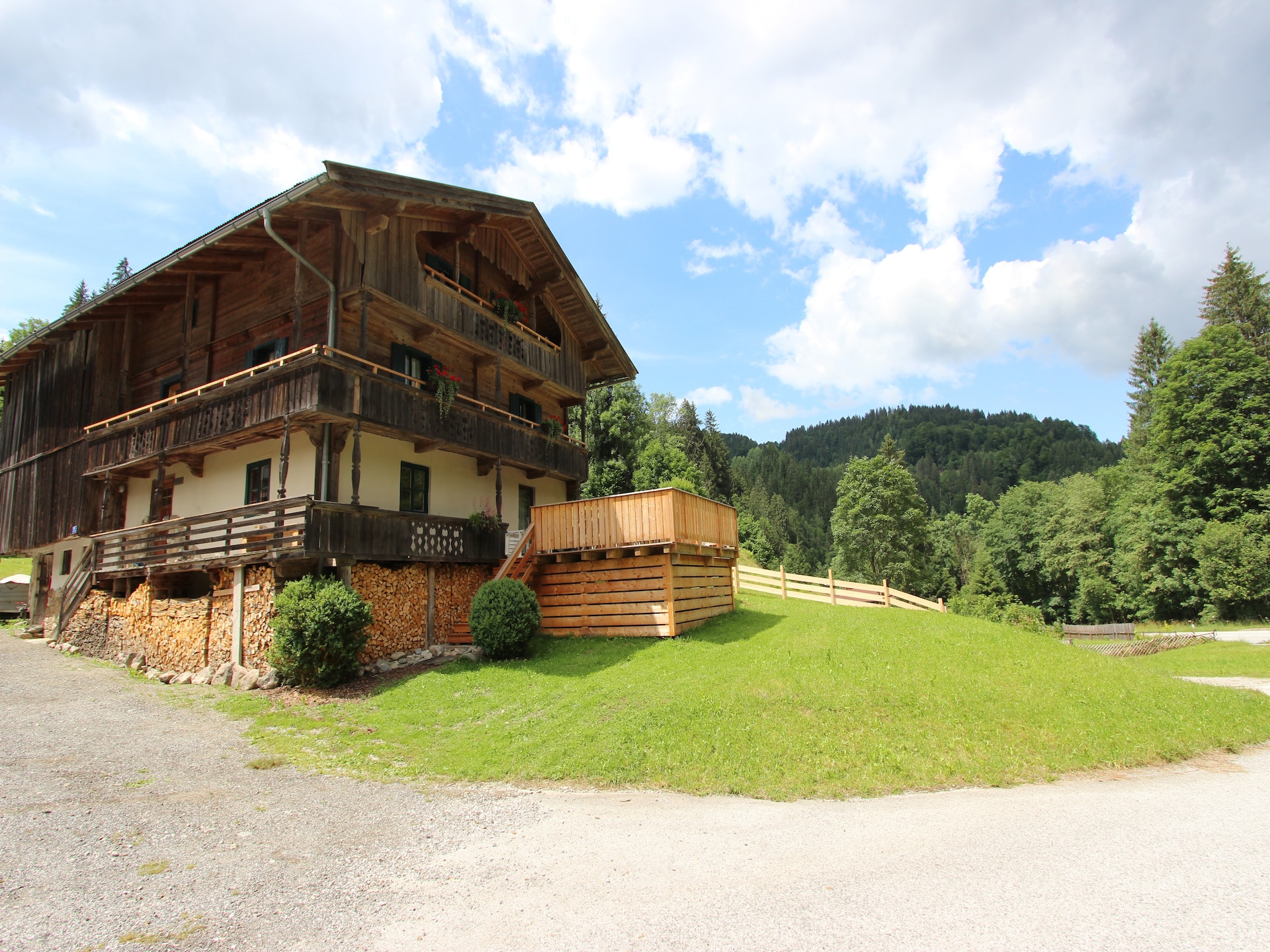 Aan de piste: Ruime boerderij Brummer in Hopfgarten im Brixental - foto 1