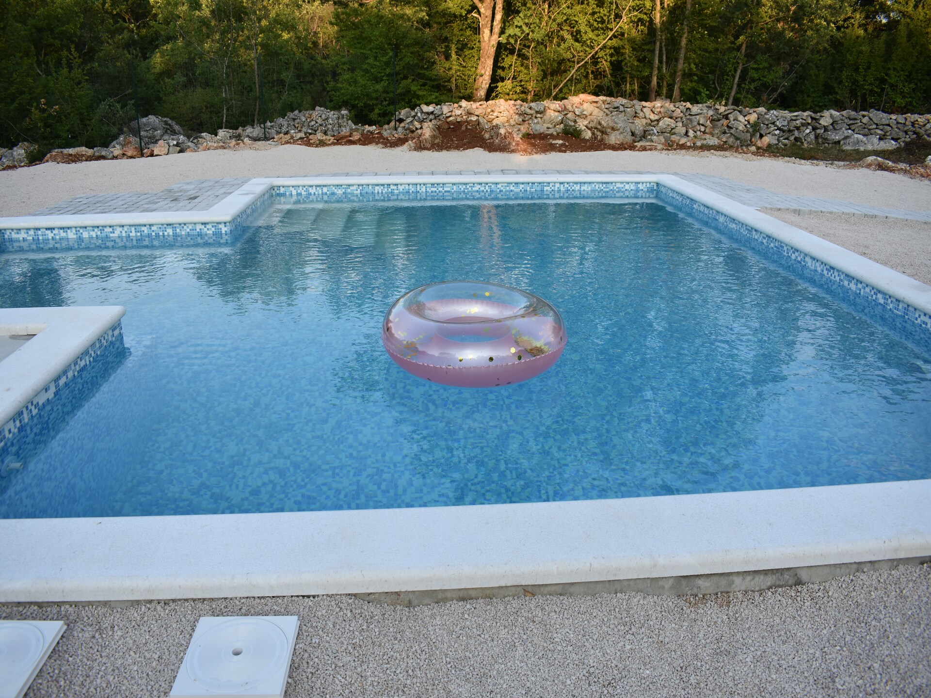 Ruime vrijstaande villa met privézwembad aan de rivier in Neorić - foto 23