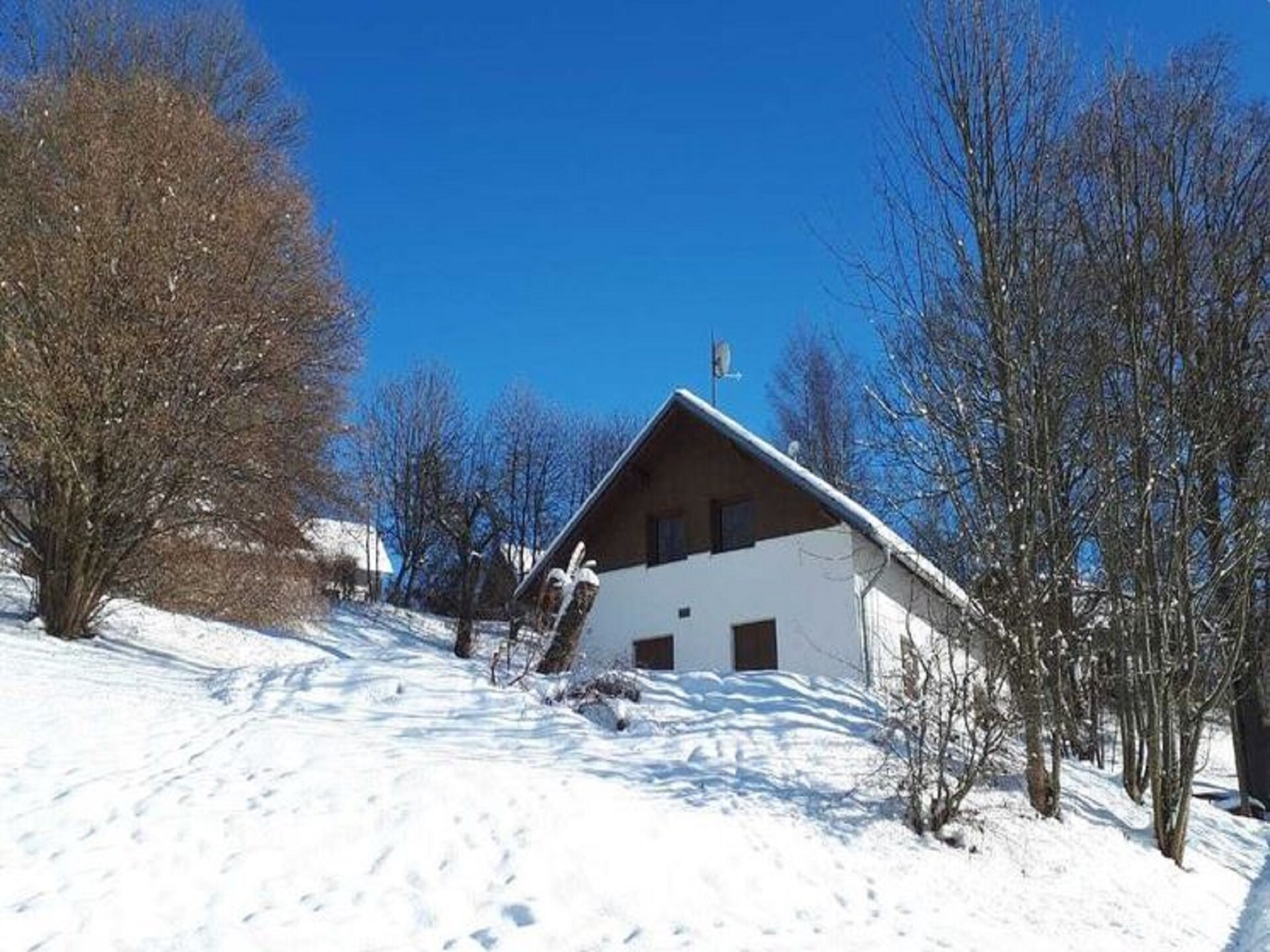 Vrijstaand chalet aan de golfbaan in de bergen van Noord-Bohemen - foto 30
