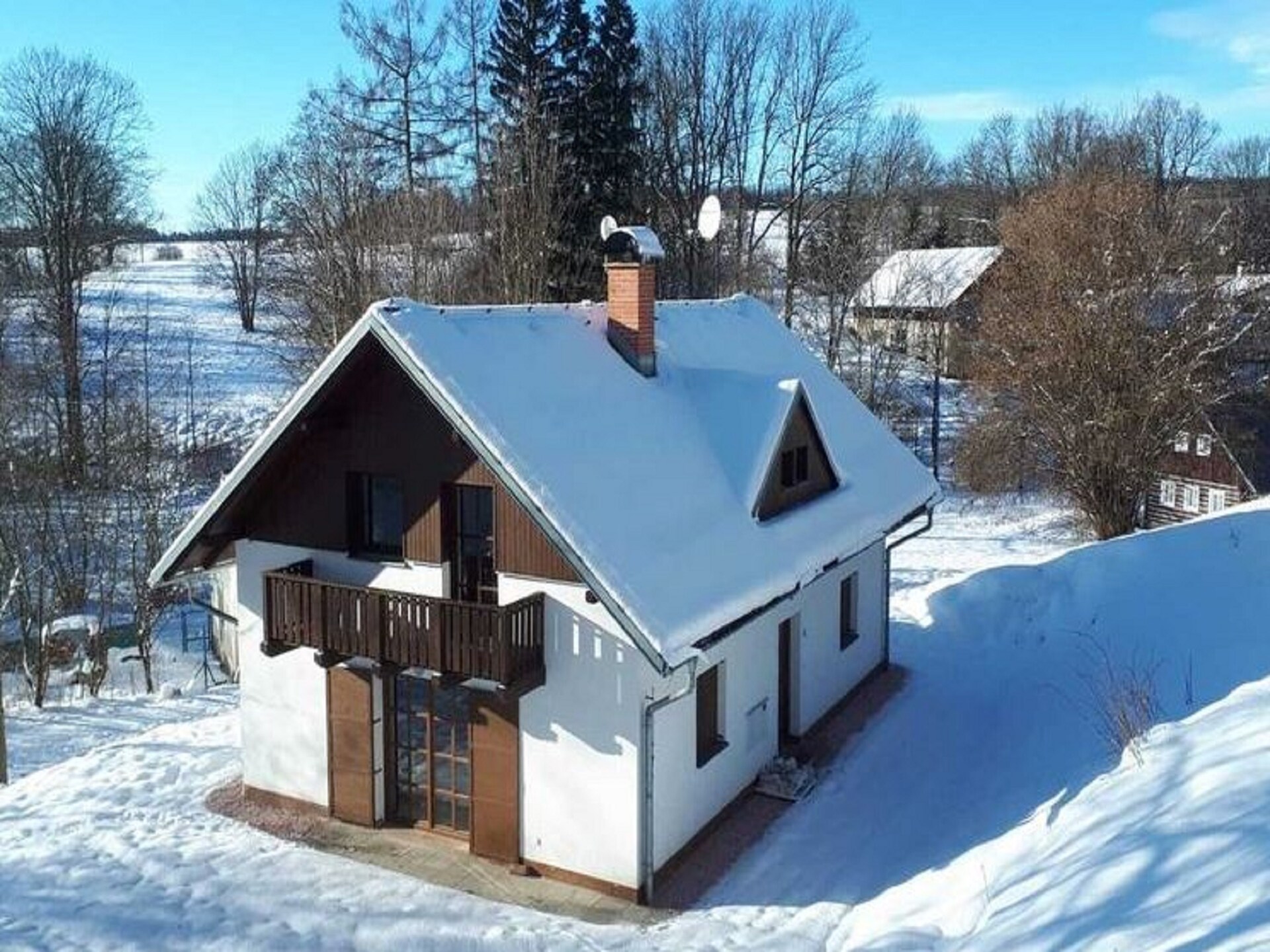 Vrijstaand chalet aan de golfbaan in de bergen van Noord-Bohemen - foto 31