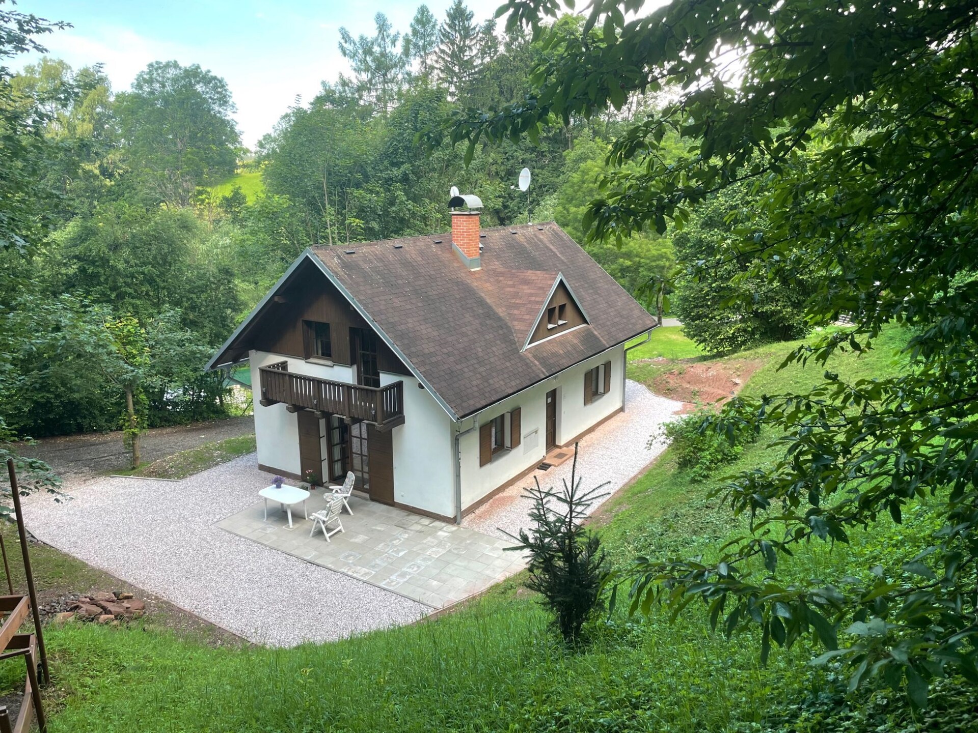 Vrijstaand chalet aan de golfbaan in de bergen van Noord-Bohemen - foto 22
