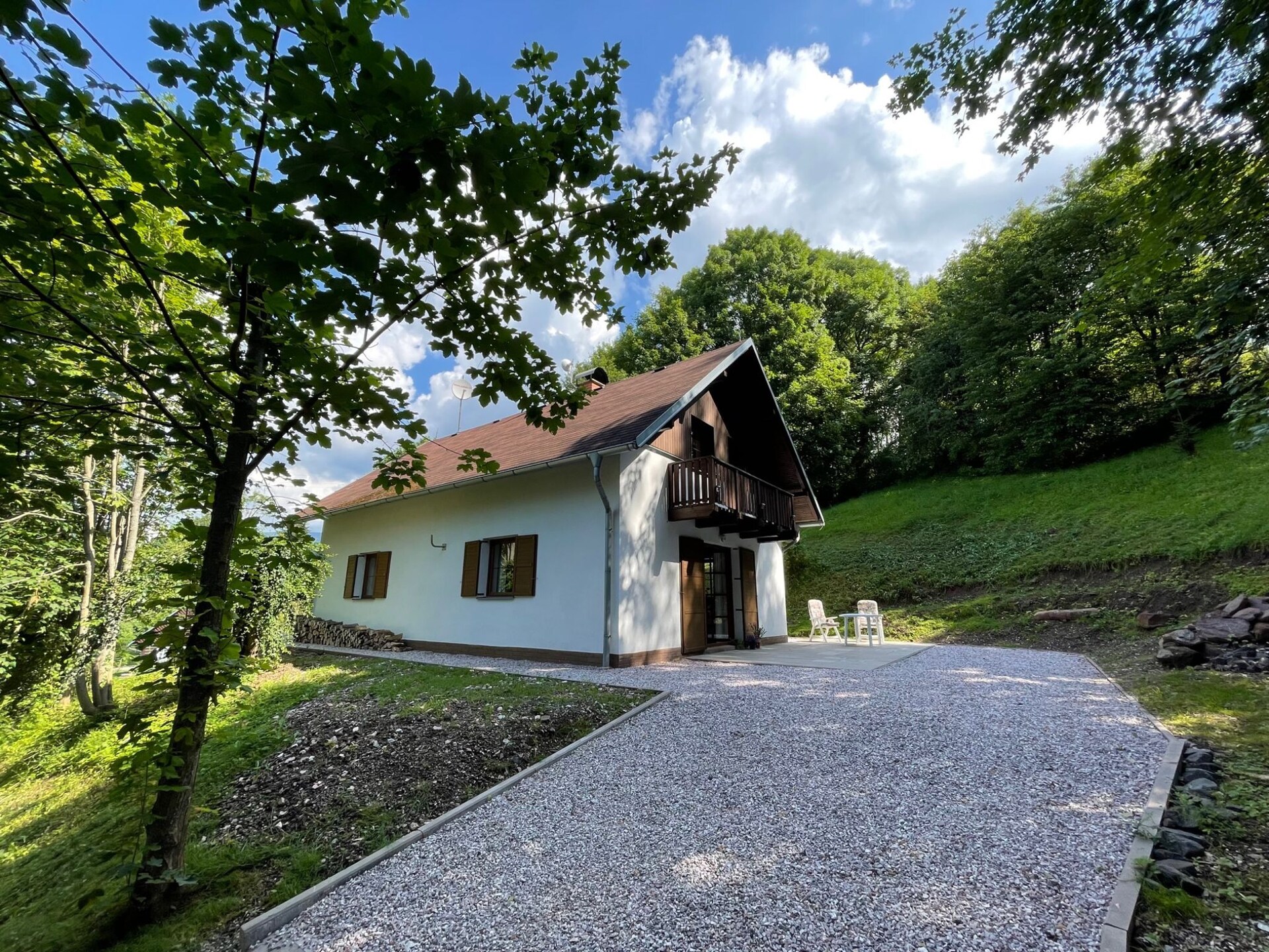 Vrijstaand chalet aan de golfbaan in de bergen van Noord-Bohemen - foto 21