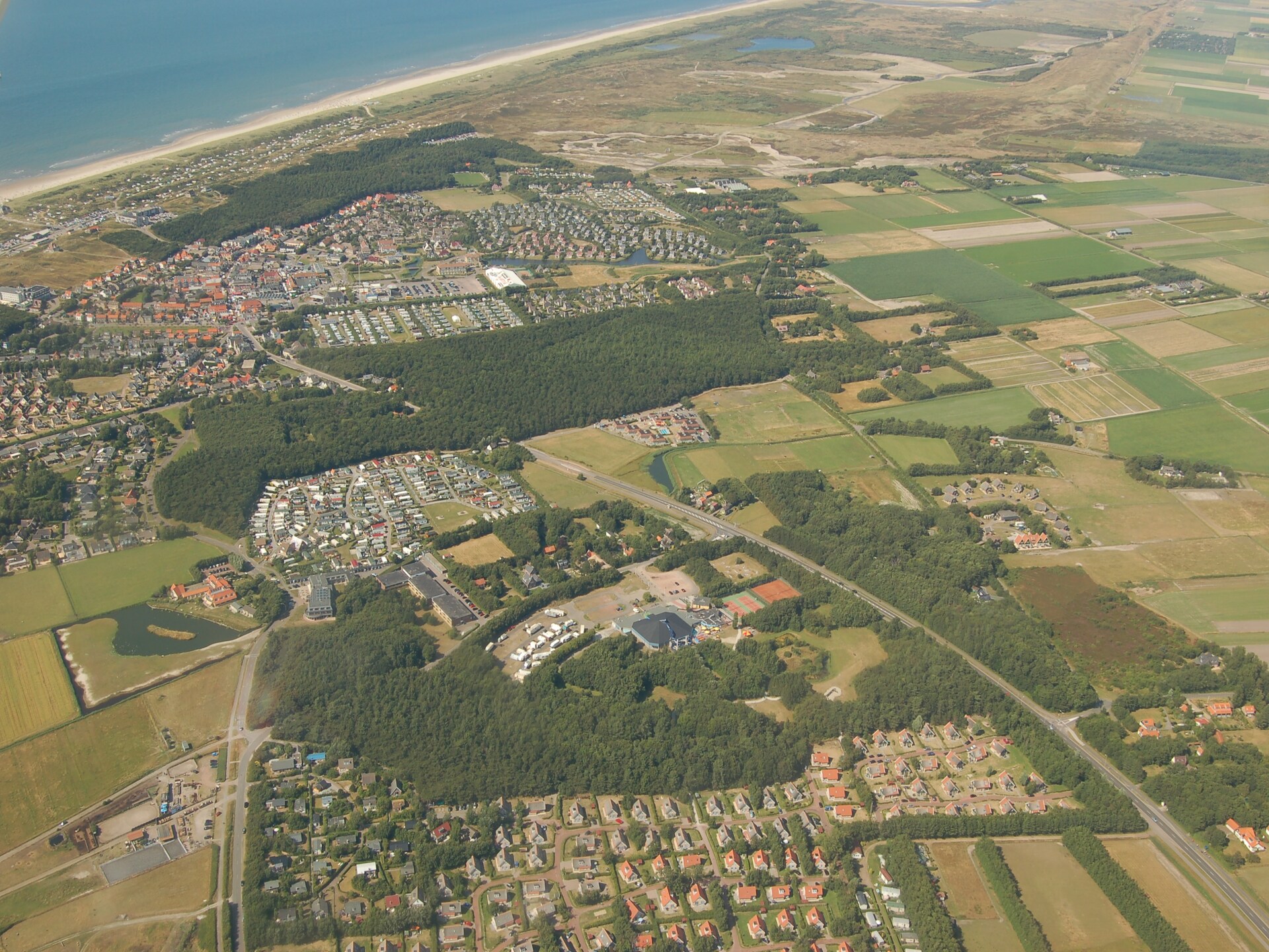Gerenoceerde bungalow op Kustpark Texel met open haard en hondenvriendelijke tuin - foto 9
