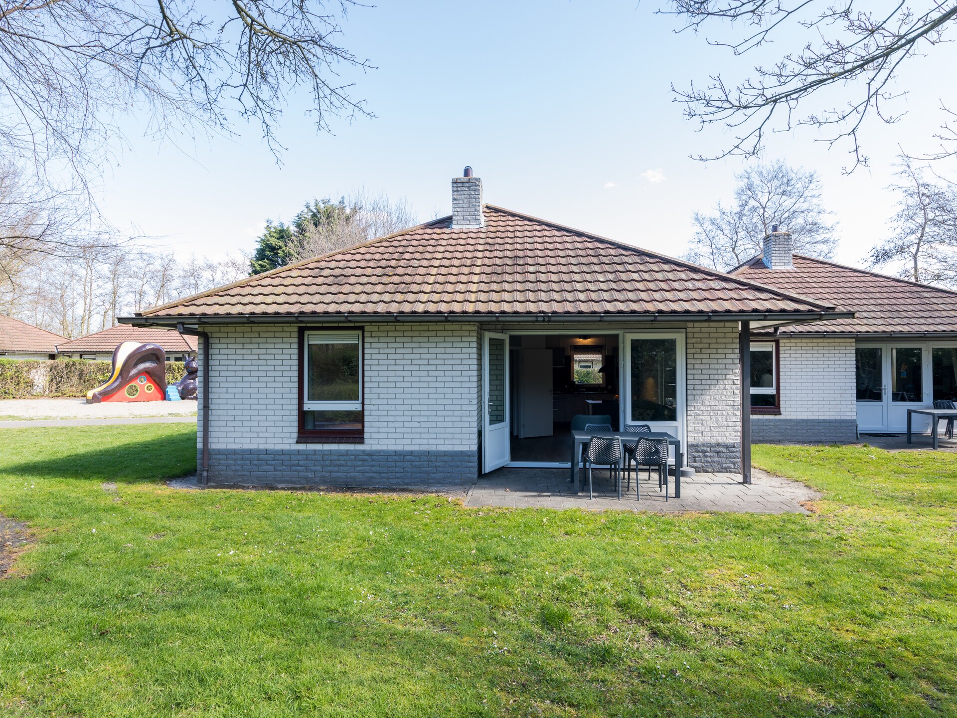 Gerenoceerde bungalow op Kustpark Texel met open haard en hondenvriendelijke tuin - foto 8