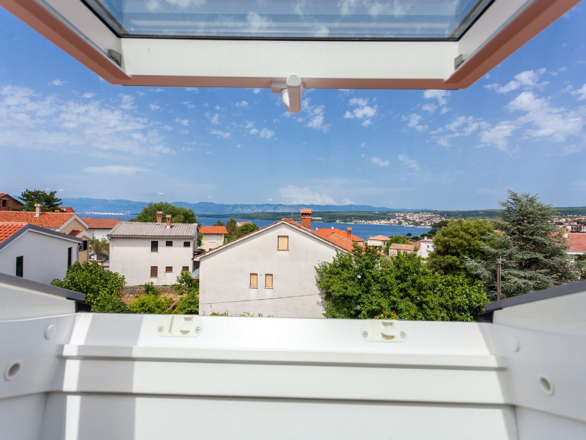 Heerlijk appartement op 300m van zee met terras en bbq in Malinska, Krk - foto 5