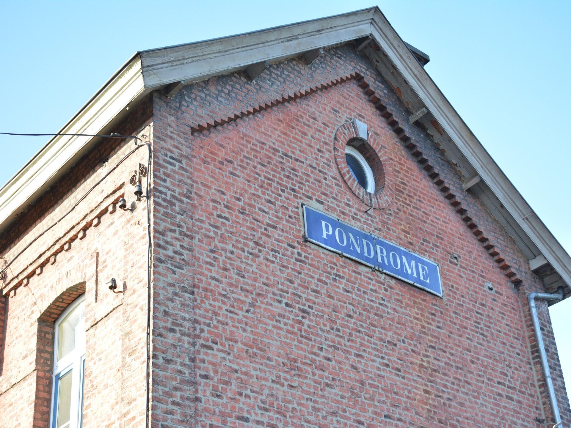 In het centrum van Pondrôme: 9-persoons vakantiehuis in voormalig station - foto 7