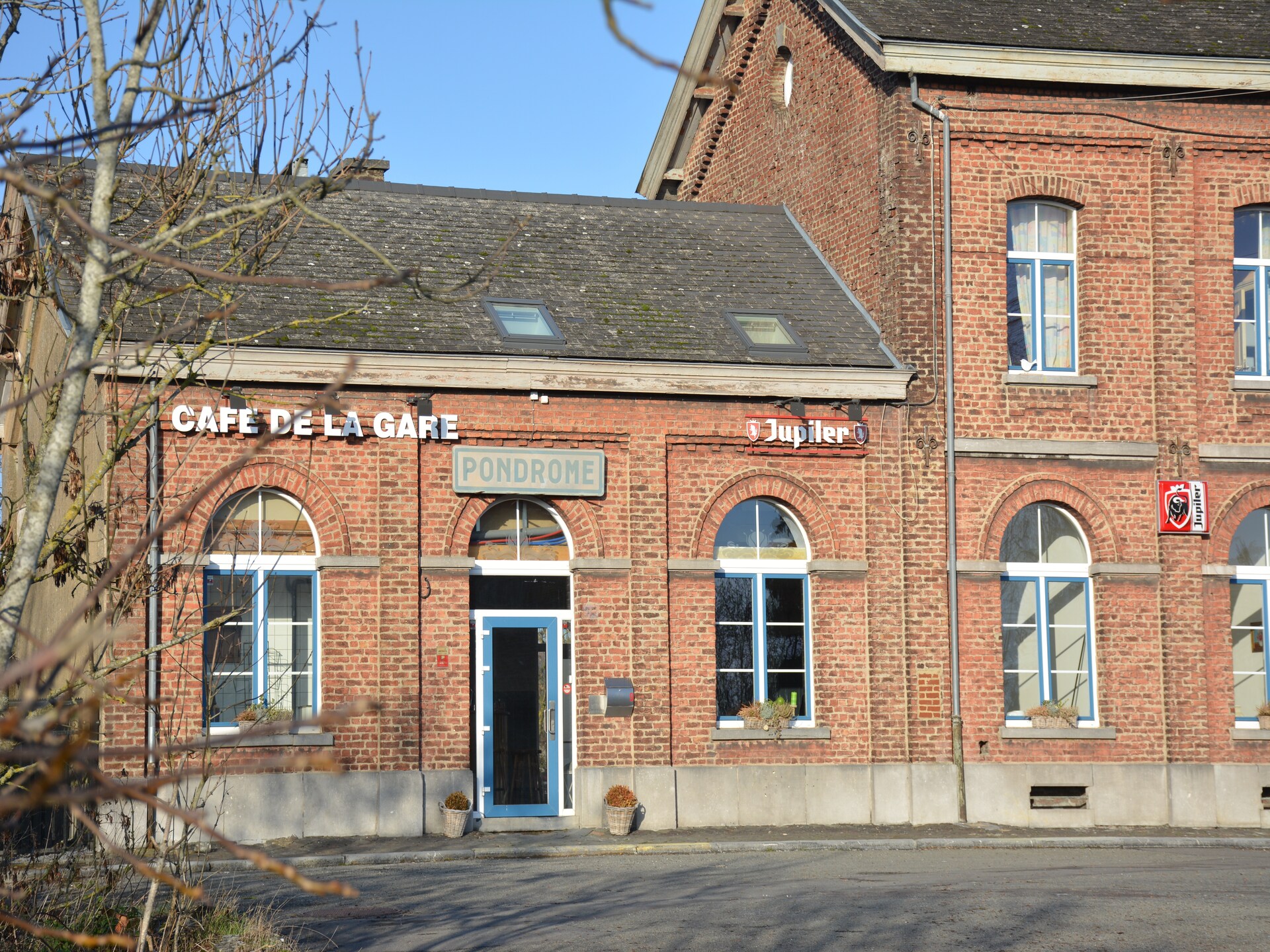 In het centrum van Pondrôme: 9-persoons vakantiehuis in voormalig station - foto 6