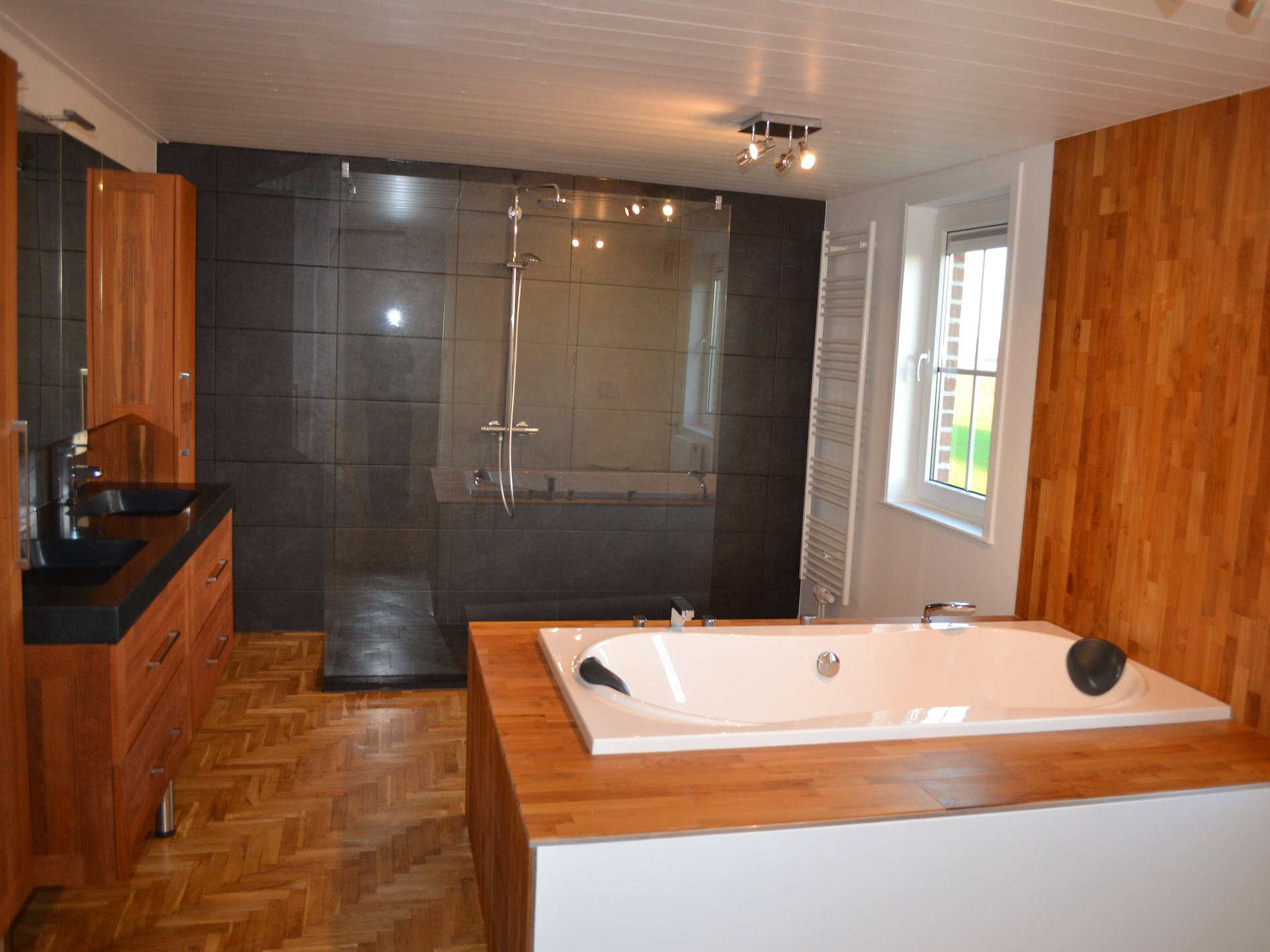 Privézwembad en panoramische sauna in vakantiehuis Vue d'en Haut, Enneille - foto 23