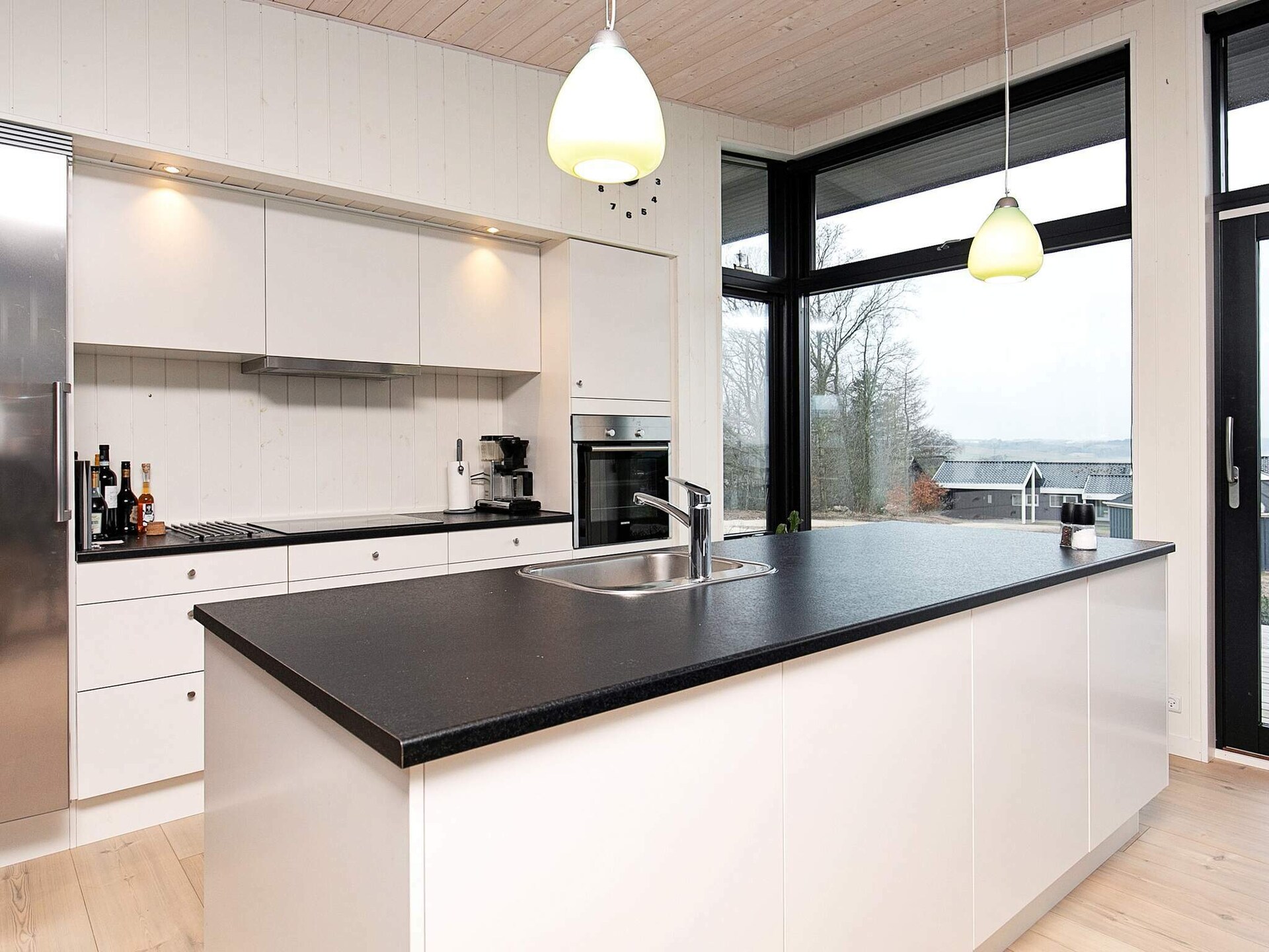 Lichtrijk vakantiehuis met panoramisch fjordzicht op 100m van het water - foto 27