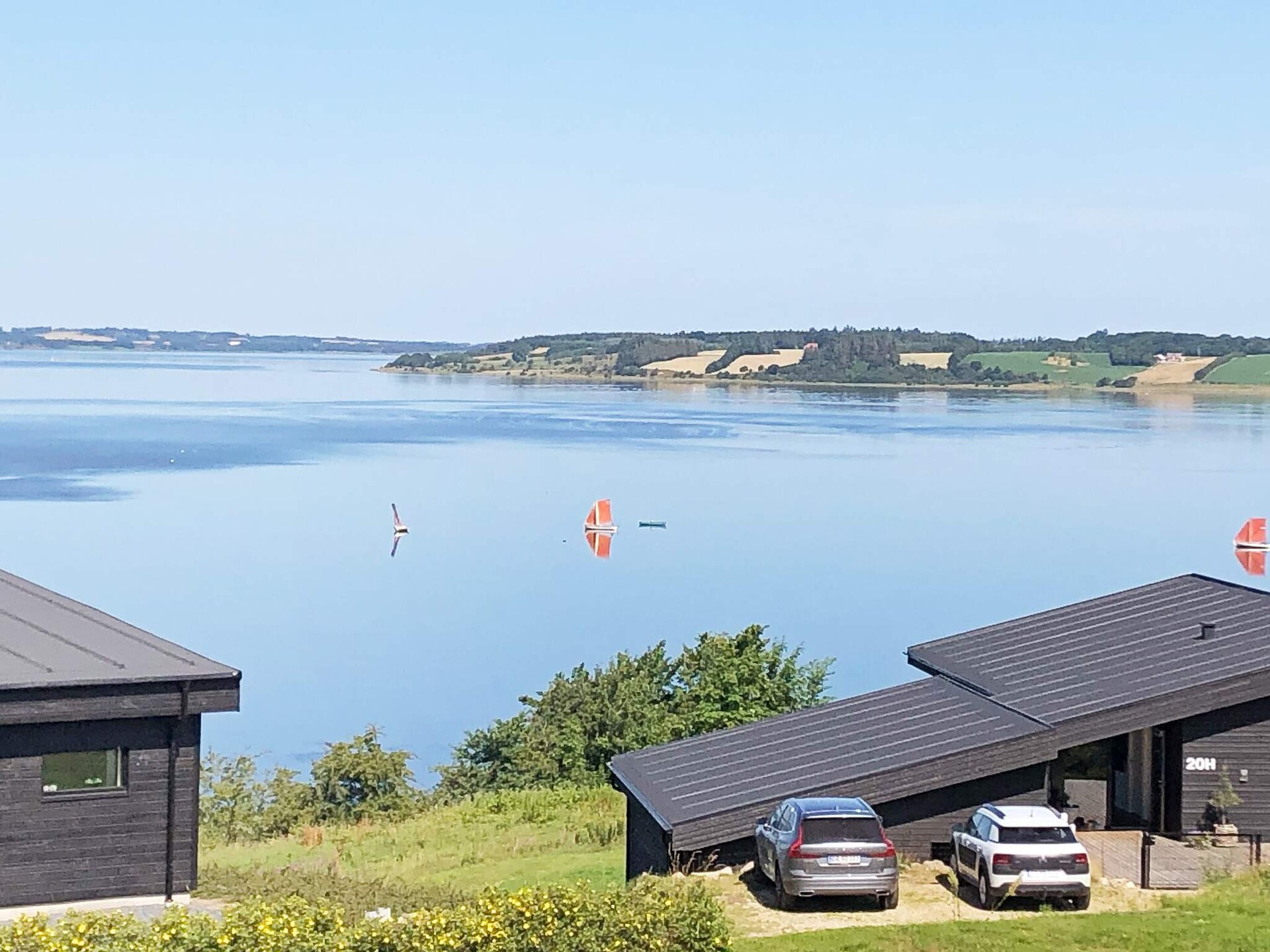 Aan zee: Modern vakantiehuis met fjordzicht in Løgstrup - foto 14