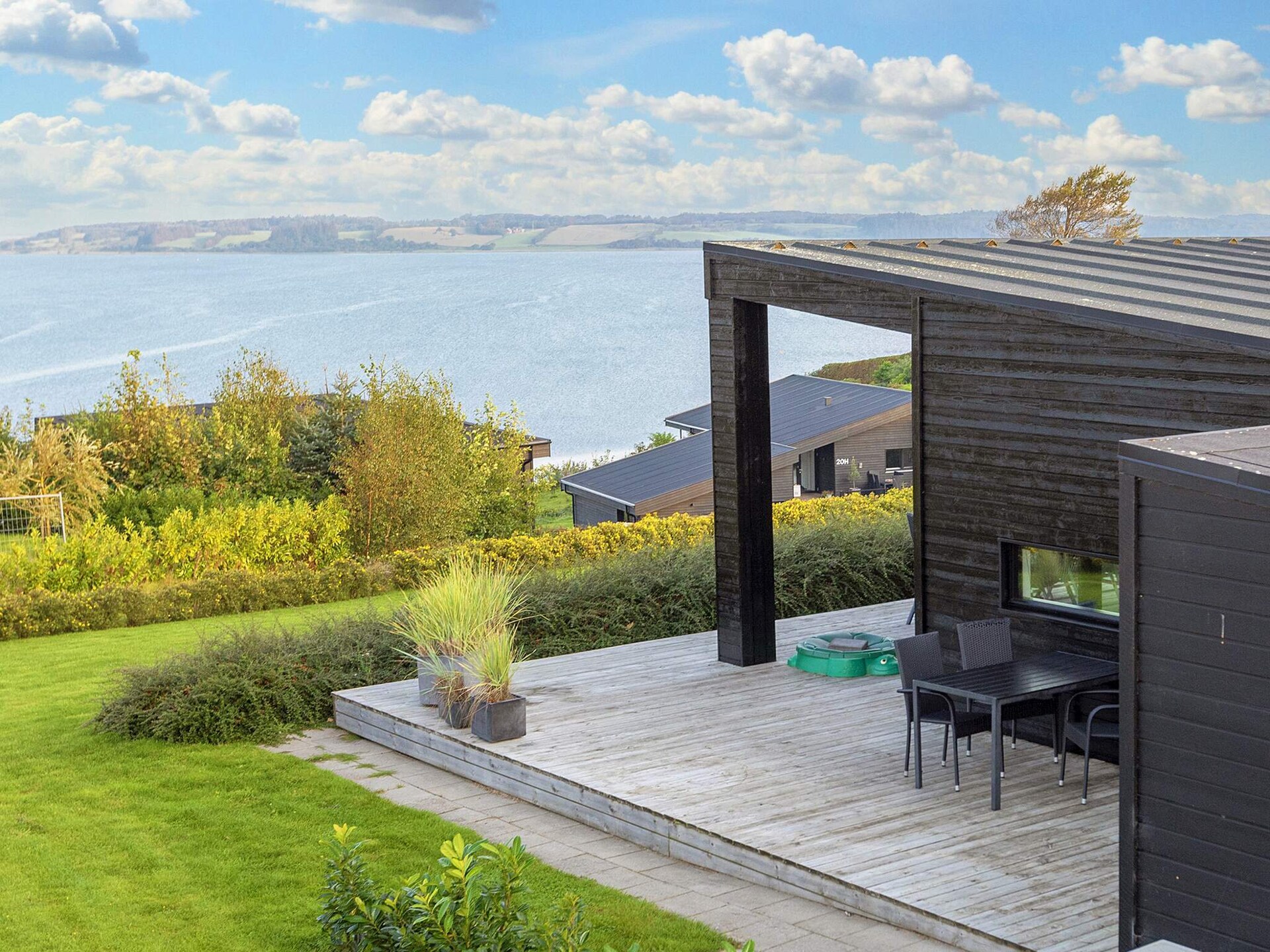 Aan zee: Modern vakantiehuis met fjordzicht in Løgstrup - foto 3