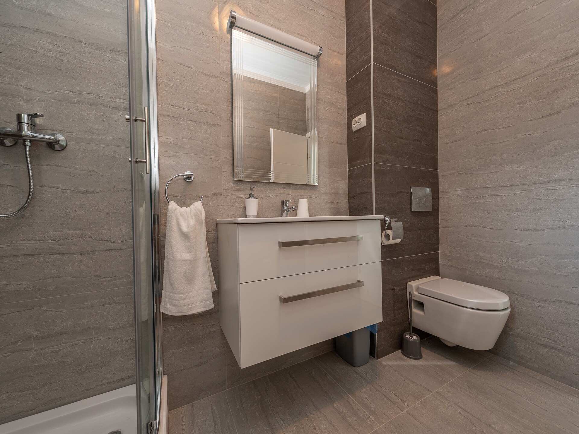 Ruim modern vakantiehuis voor 12 personen met privézwembad in Galovac - foto 30