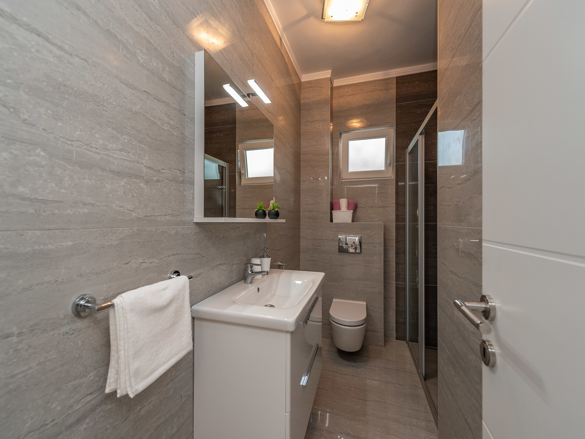 Ruim modern vakantiehuis voor 12 personen met privézwembad in Galovac - foto 32