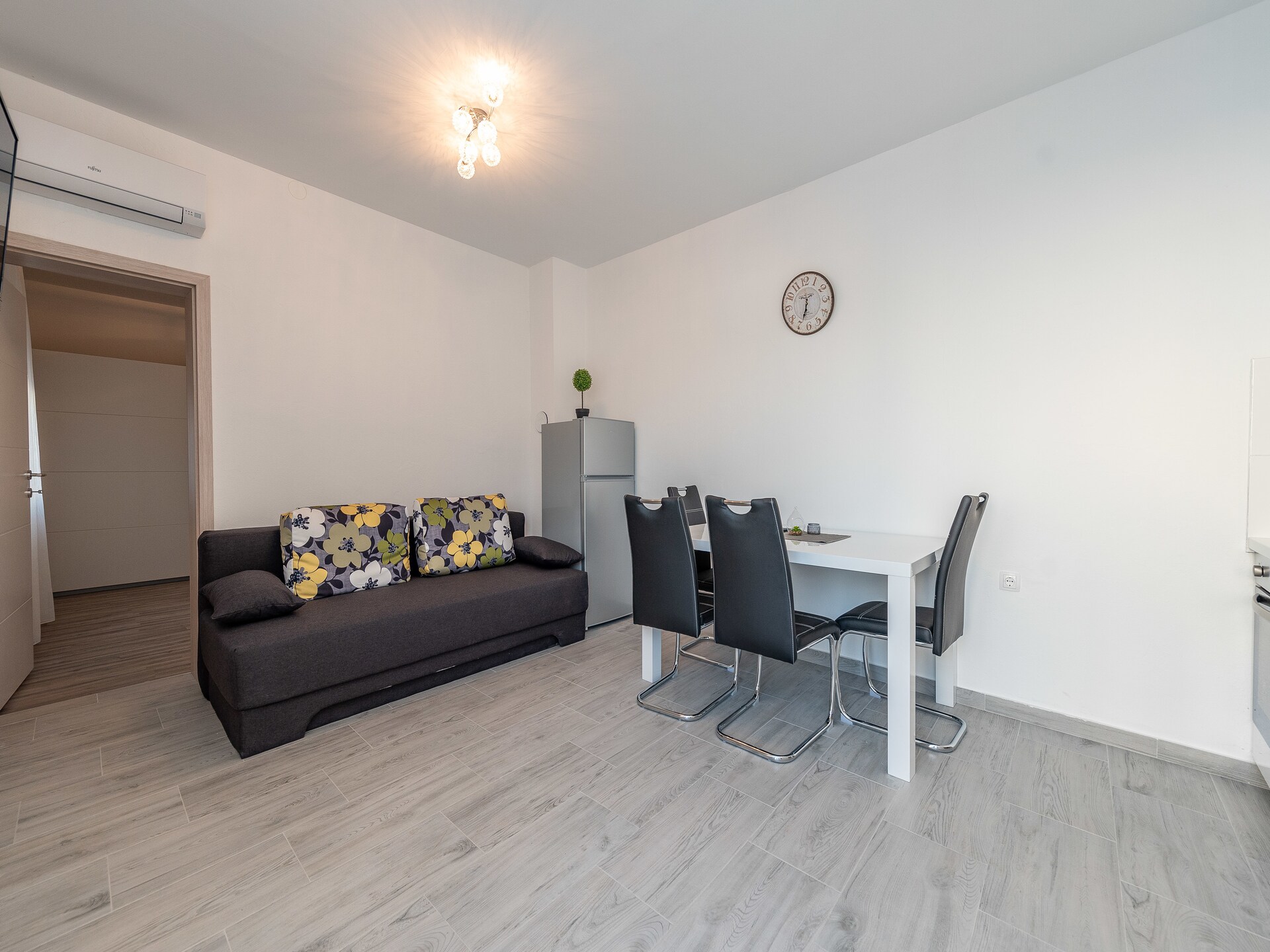 Ruim modern vakantiehuis voor 12 personen met privézwembad in Galovac - foto 5