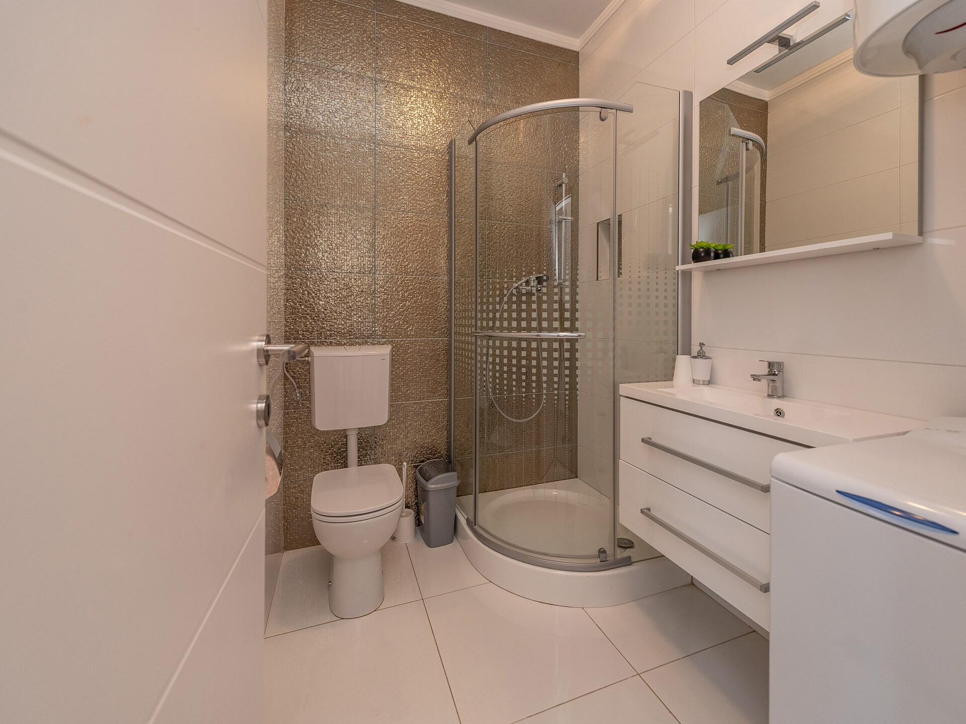 Ruim modern vakantiehuis voor 12 personen met privézwembad in Galovac - foto 33