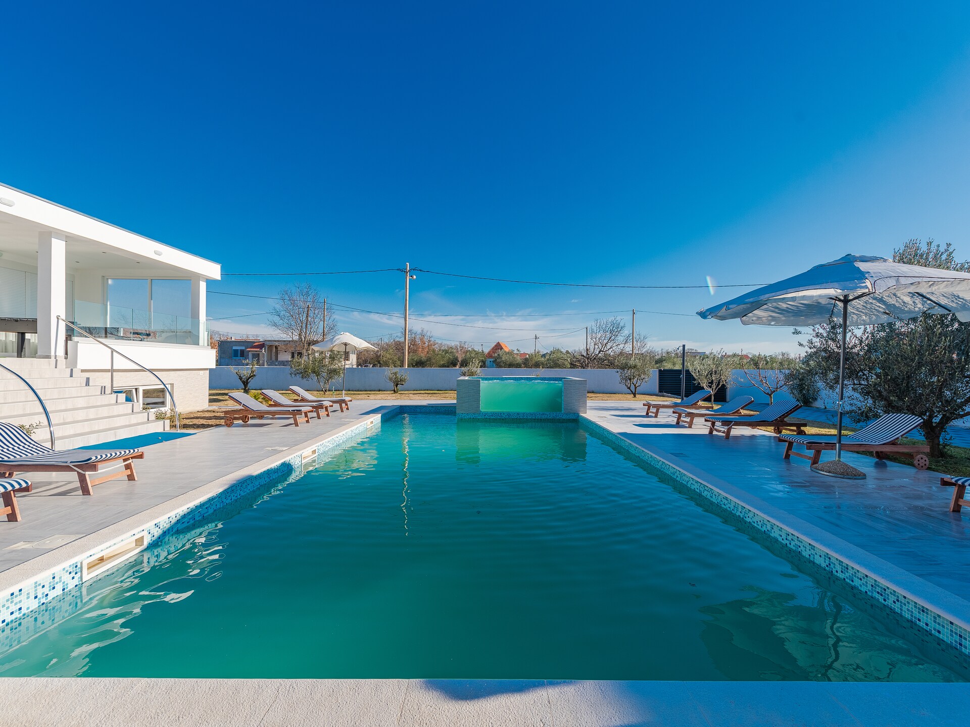 Ruim modern vakantiehuis voor 12 personen met privézwembad in Galovac - foto 24