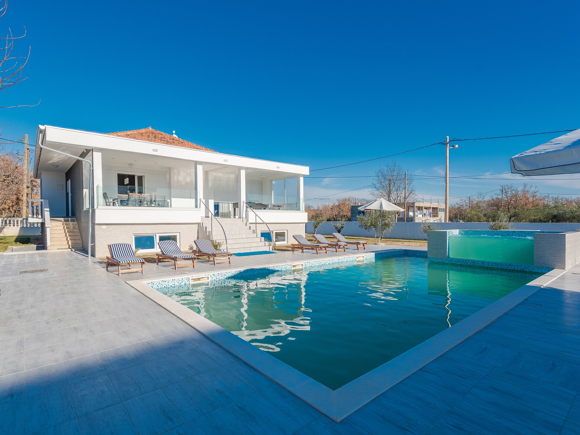 Ruim modern vakantiehuis voor 12 personen met privézwembad in Galovac - foto 12