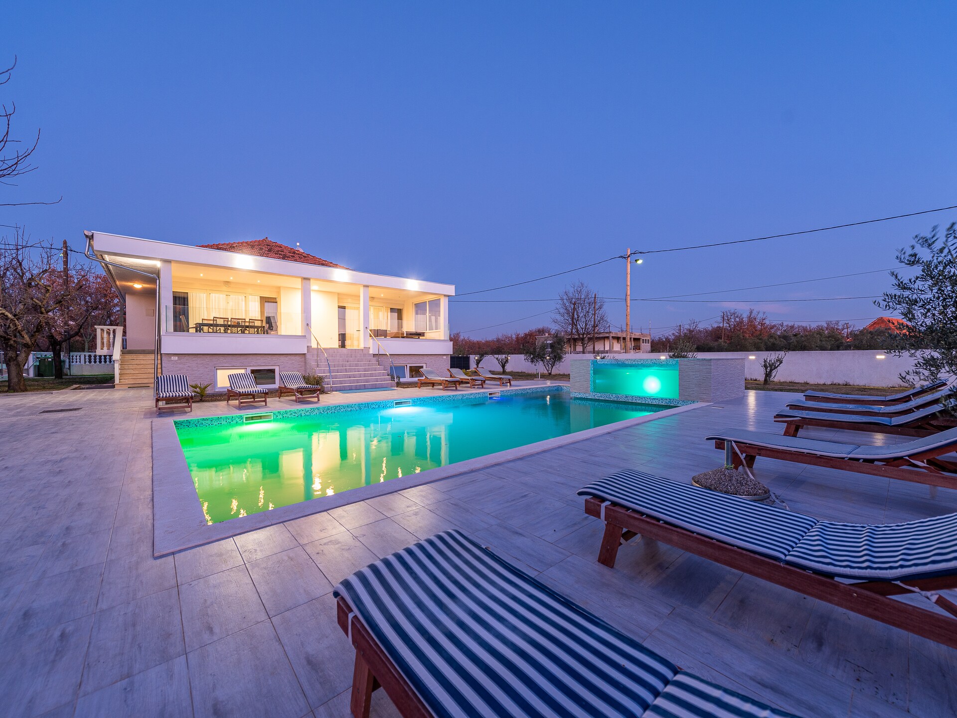 Ruim modern vakantiehuis voor 12 personen met privézwembad in Galovac - foto 1