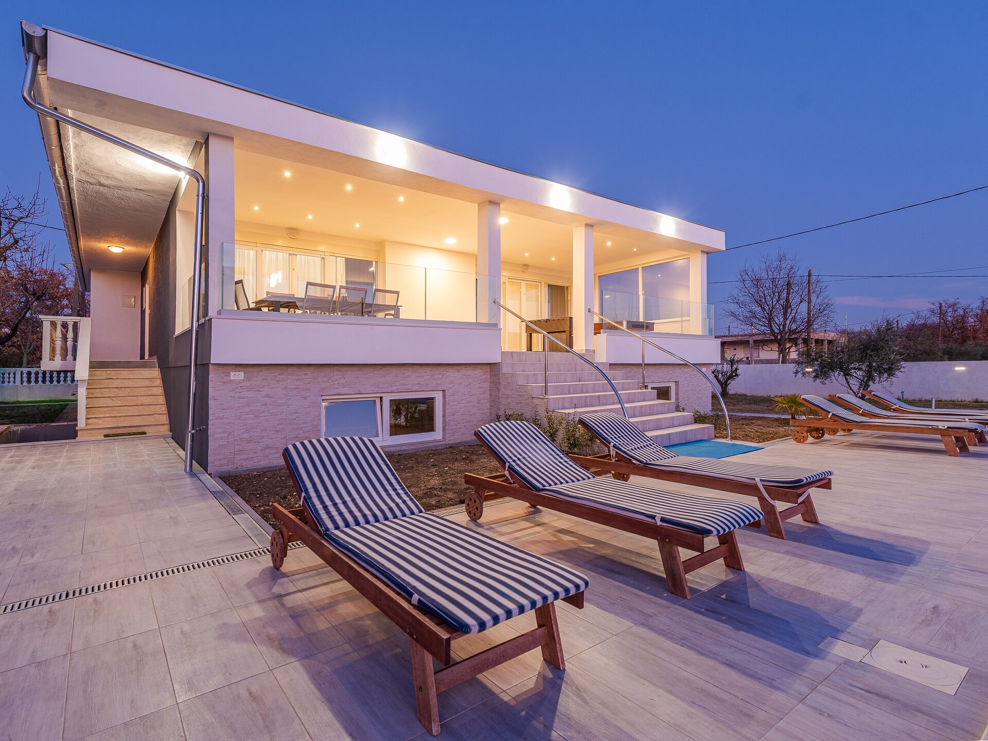 Ruim modern vakantiehuis voor 12 personen met privézwembad in Galovac - foto 21