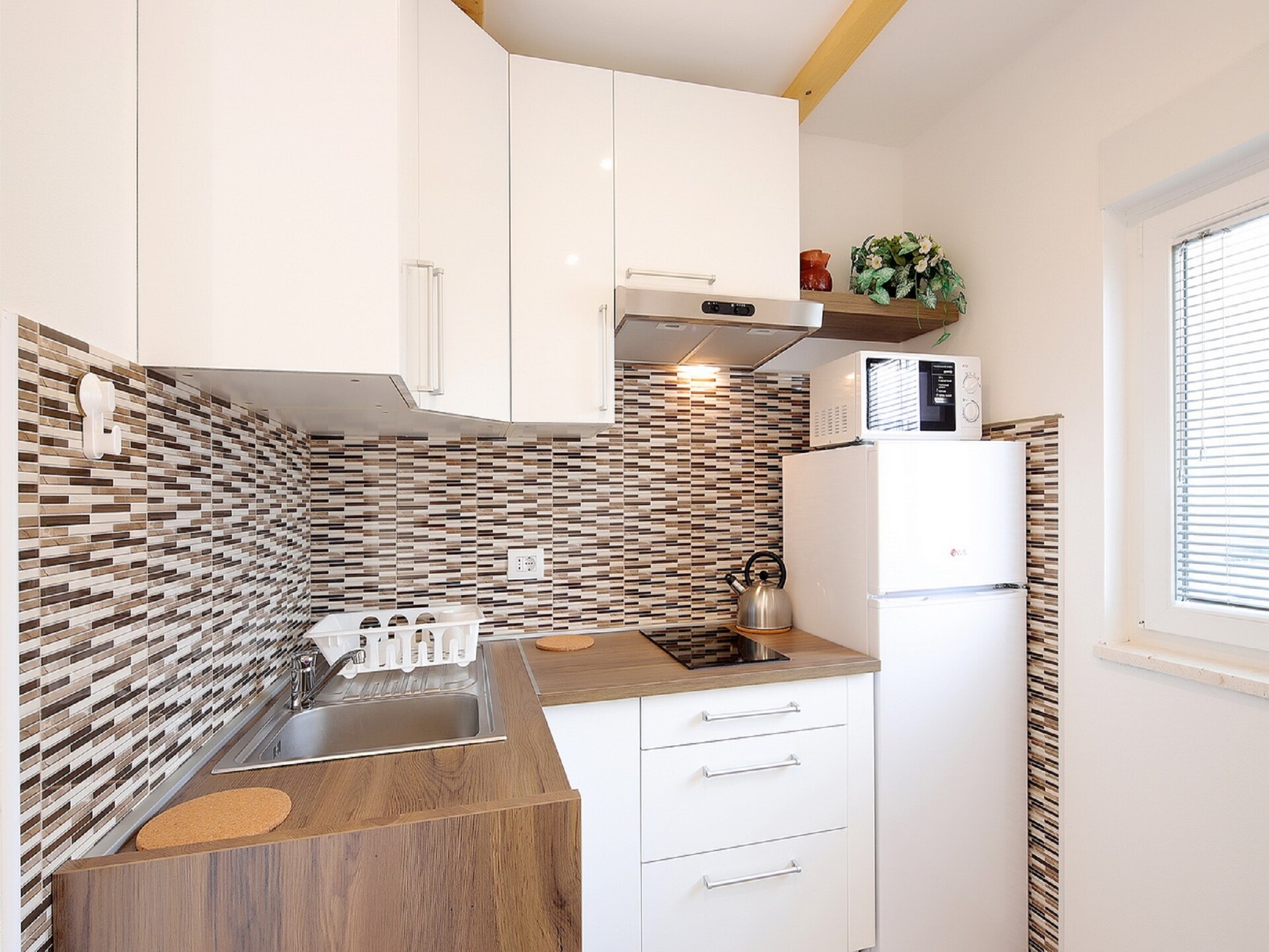 Ruim appartement met overdekt balkon en BBQ op 400m van het strand in Šilo, Krk - foto 9