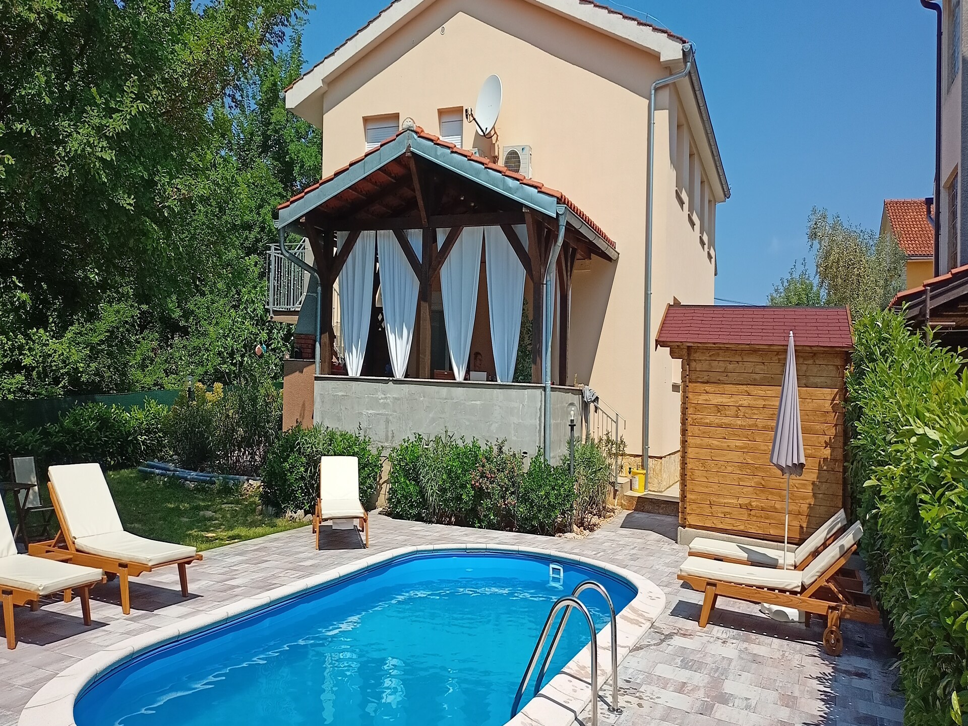 Ruim appartement met overdekt balkon en BBQ op 400m van het strand in Šilo, Krk - foto 39