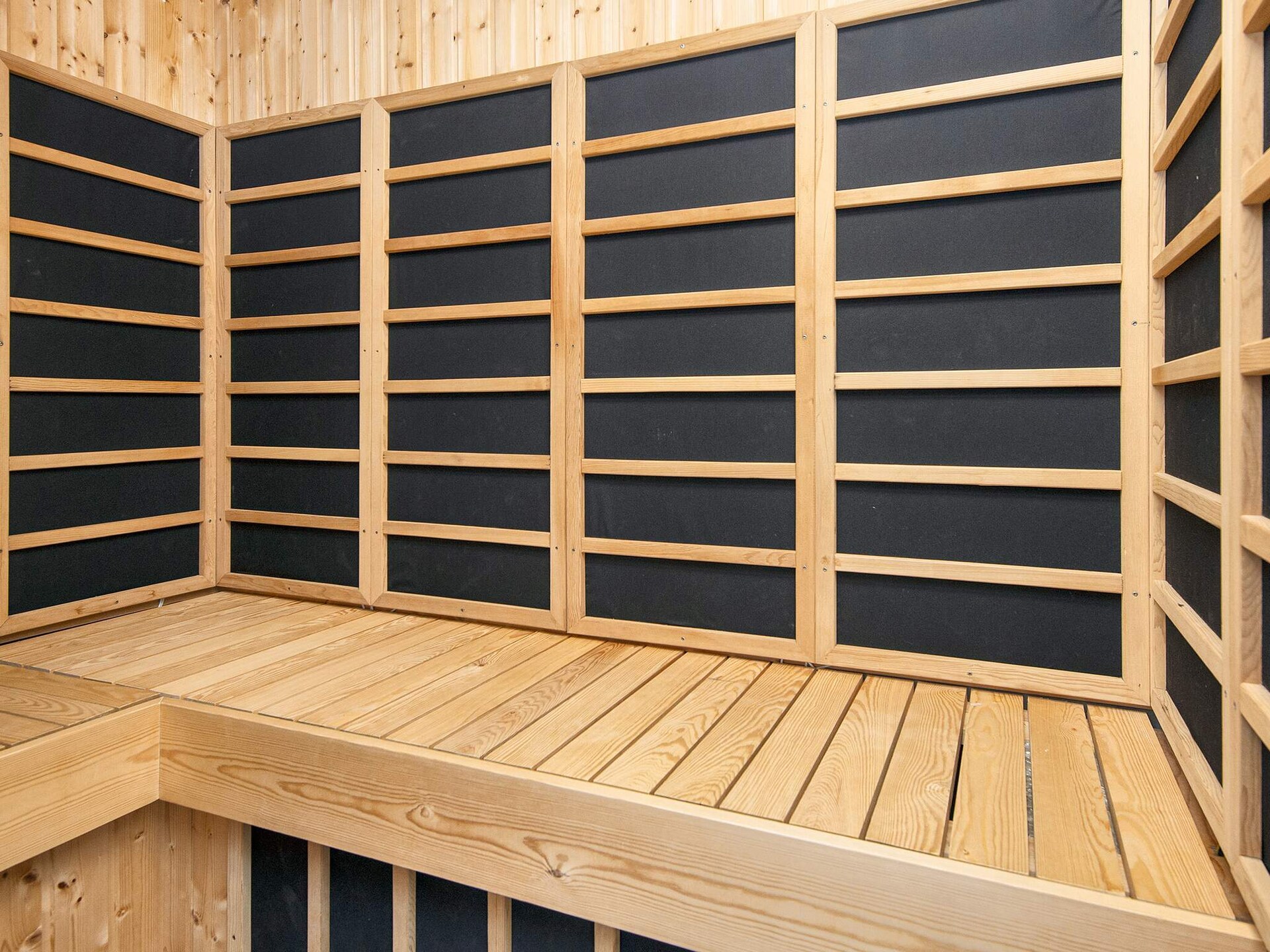 Groots vakantiehuis met zwembad, sauna & zeezicht op 250m van strand - foto 37