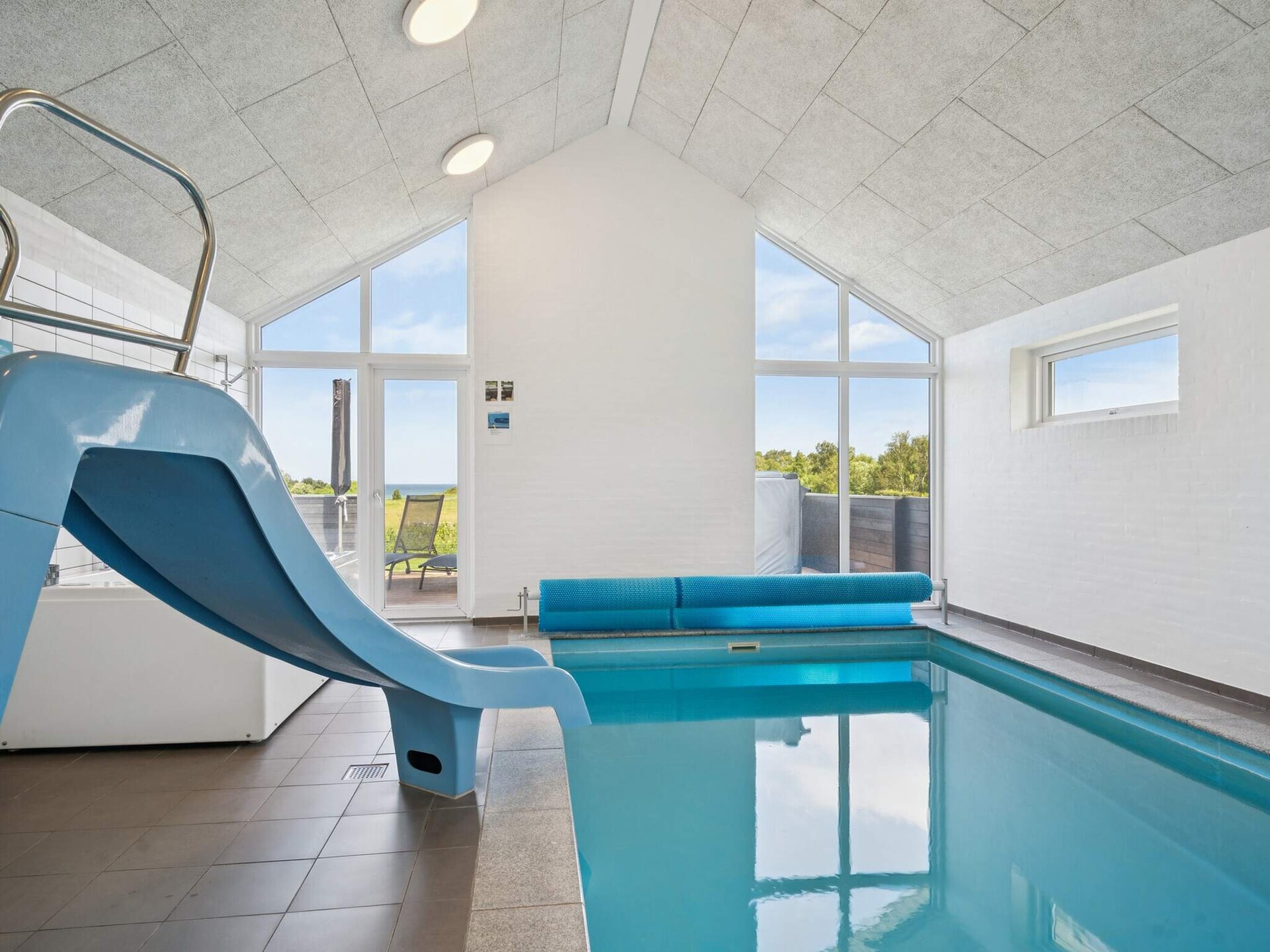 Groots vakantiehuis met zwembad, sauna & zeezicht op 250m van strand - foto 20
