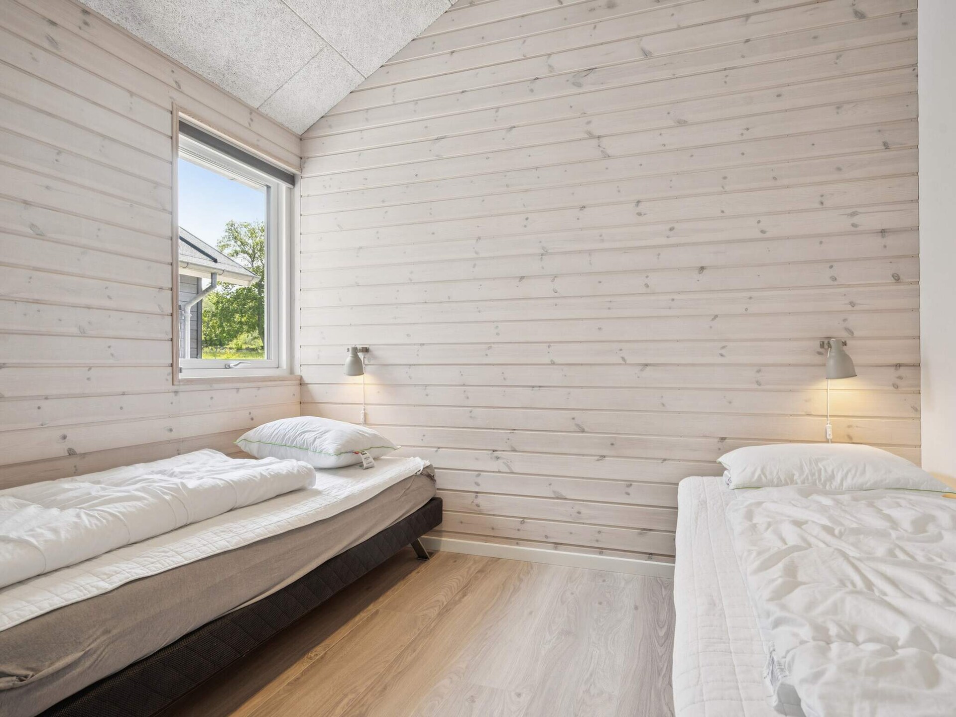 Groots vakantiehuis met zwembad, sauna & zeezicht op 250m van strand - foto 31