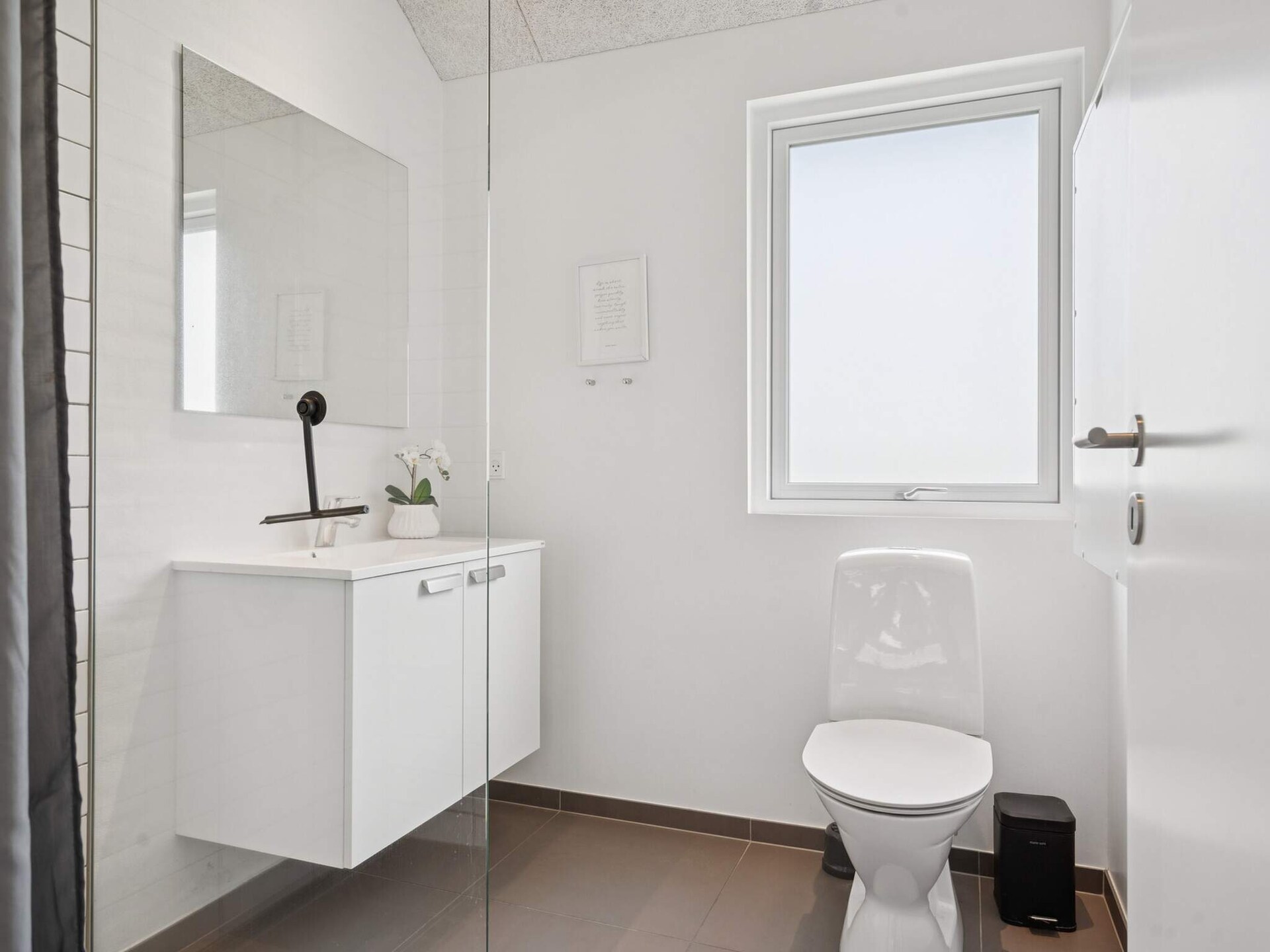 Groots vakantiehuis met zwembad, sauna & zeezicht op 250m van strand - foto 32