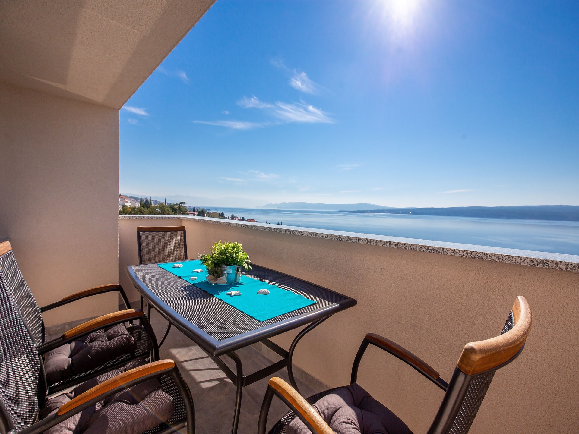 Villa Veronique VVG: Zeezicht & Golf op 90m van Strand in Dramalj - foto 25