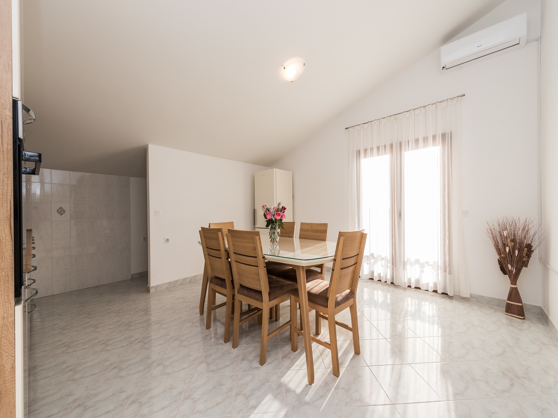 Ruim familieappartement in Vrsi-Mulo, 700m van zee met tuin en BBQ - foto 4