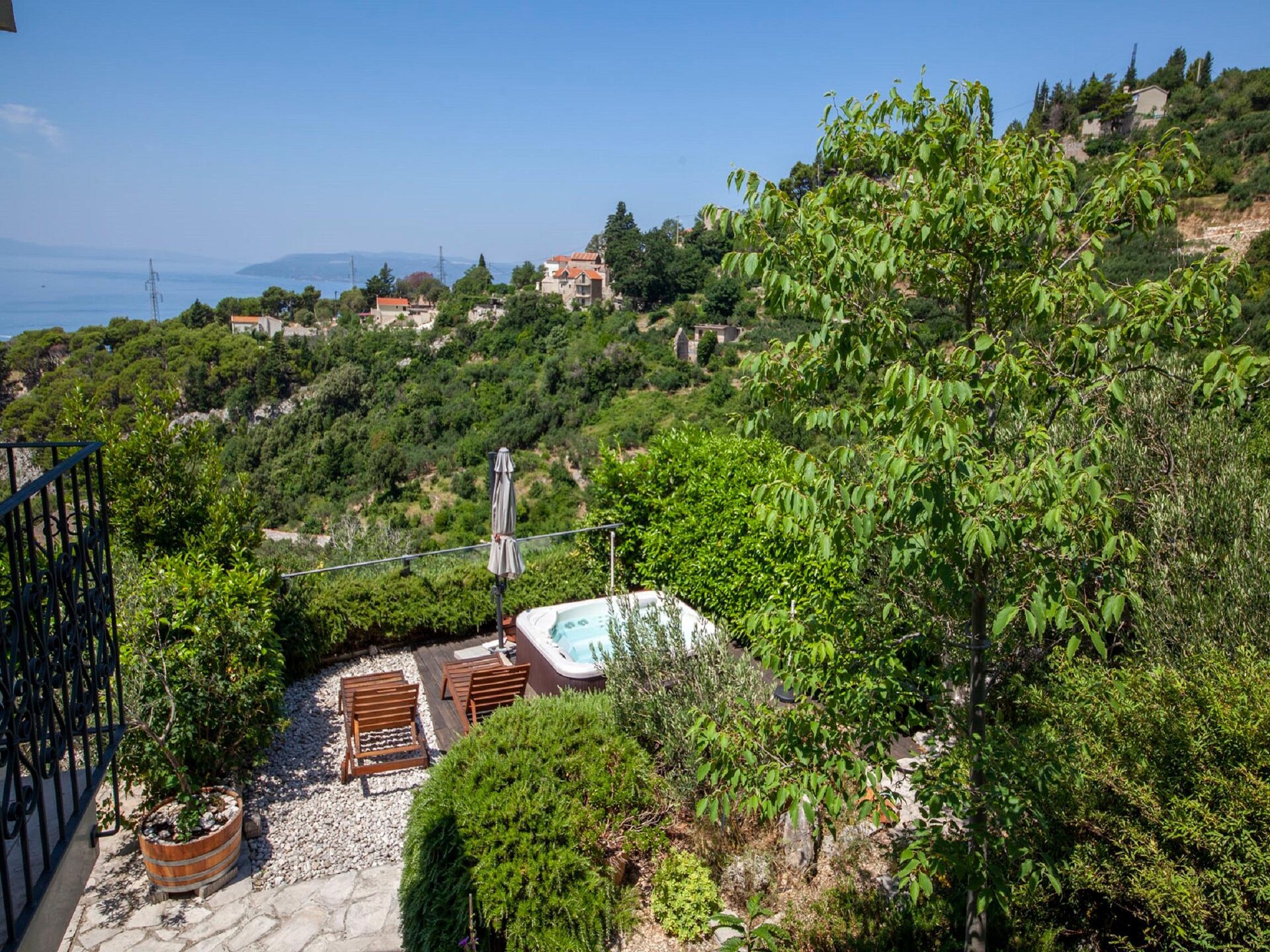 Stijlvol vrijstaand huis met jacuzzi, dakterras en zeezicht in Makarska - foto 23