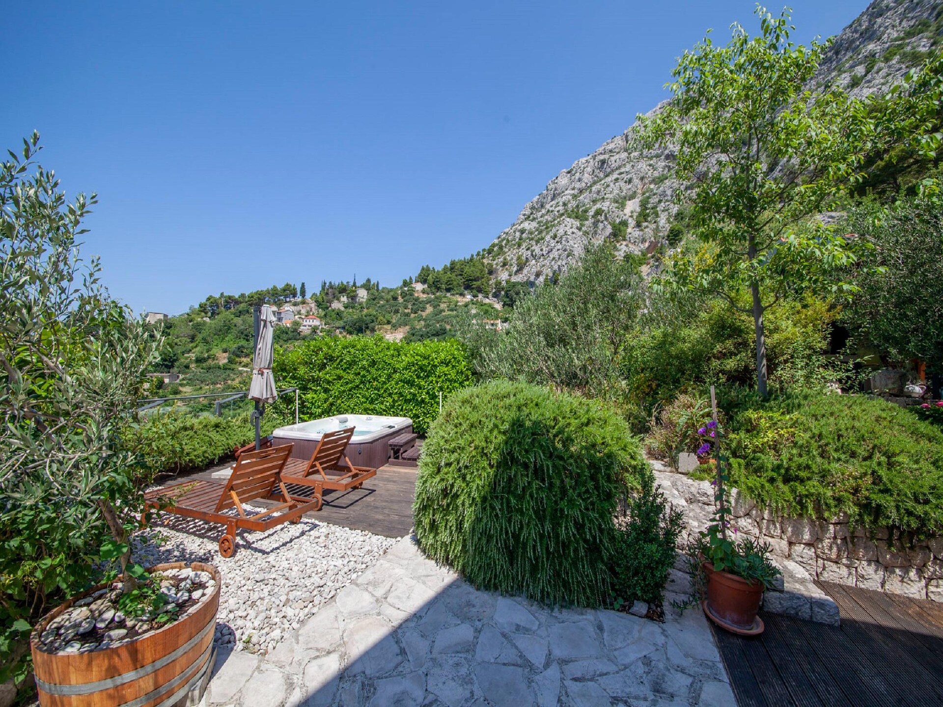 Stijlvol vrijstaand huis met jacuzzi, dakterras en zeezicht in Makarska - foto 21
