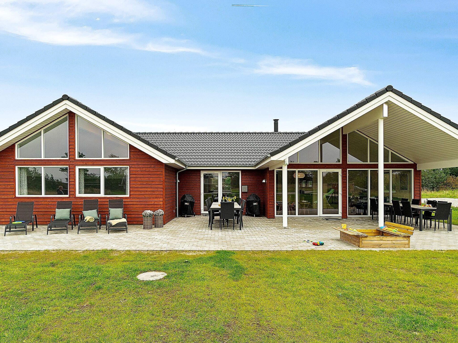 Luxe vakantiehuis met zwembad, sauna en whirlpool nabij Grenå Strand, 18 pers. - foto 1