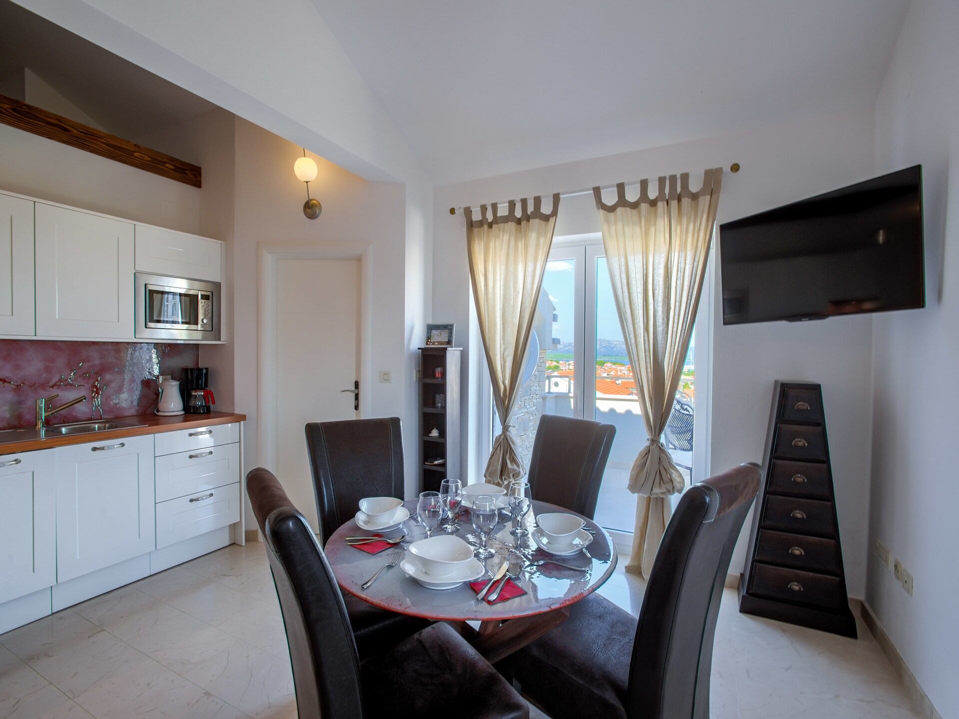 Luxe villa voor 22 personen met privézwembad op 450 meter van zee in Murter - foto 12