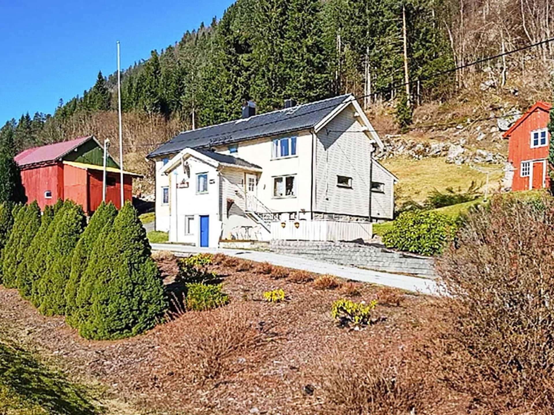 Ruim vakantiehuis in Eidsvåg met uitzicht op de fjord - foto 2