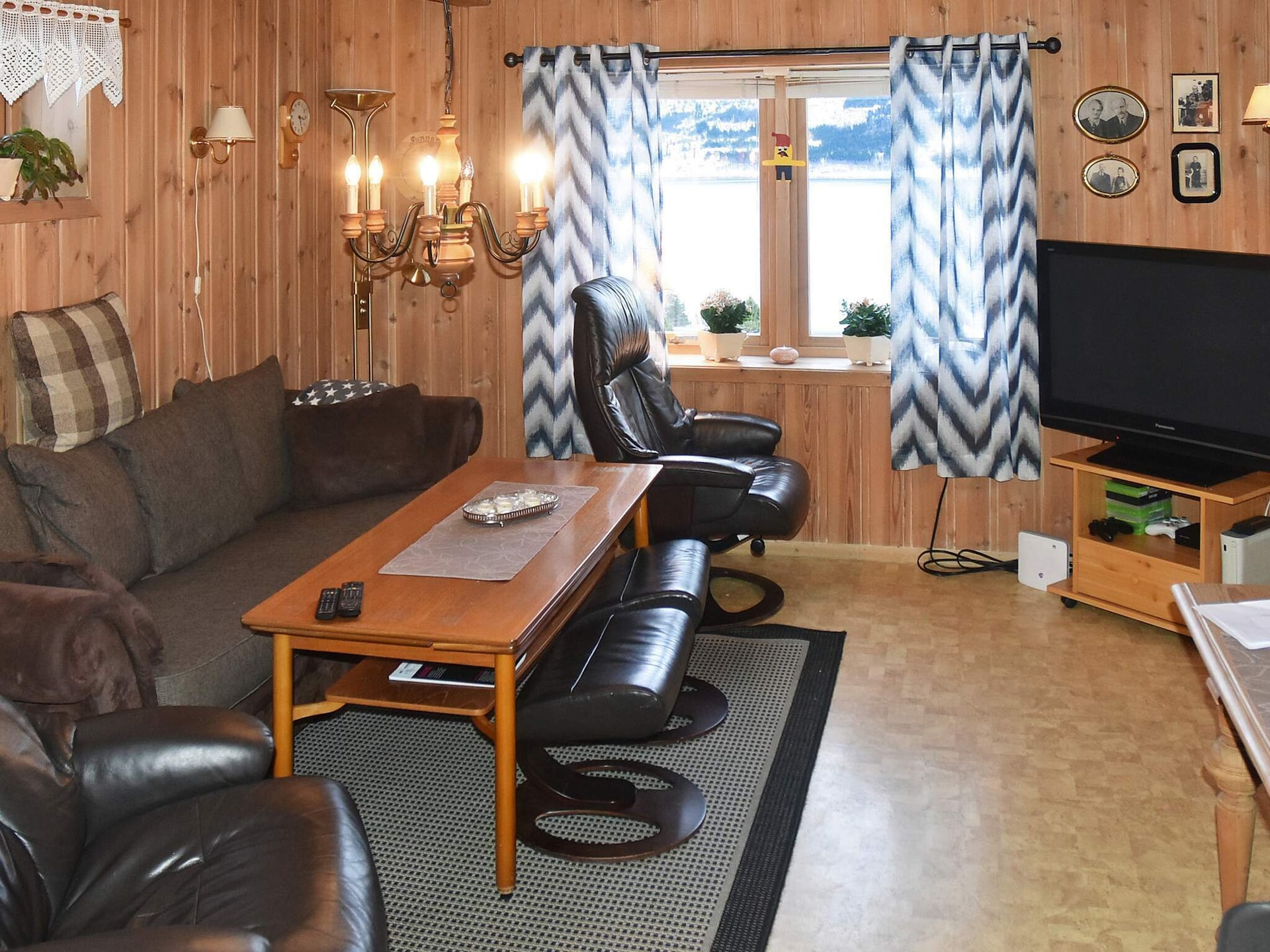Ruim vakantiehuis in Eidsvåg met uitzicht op de fjord - foto 9