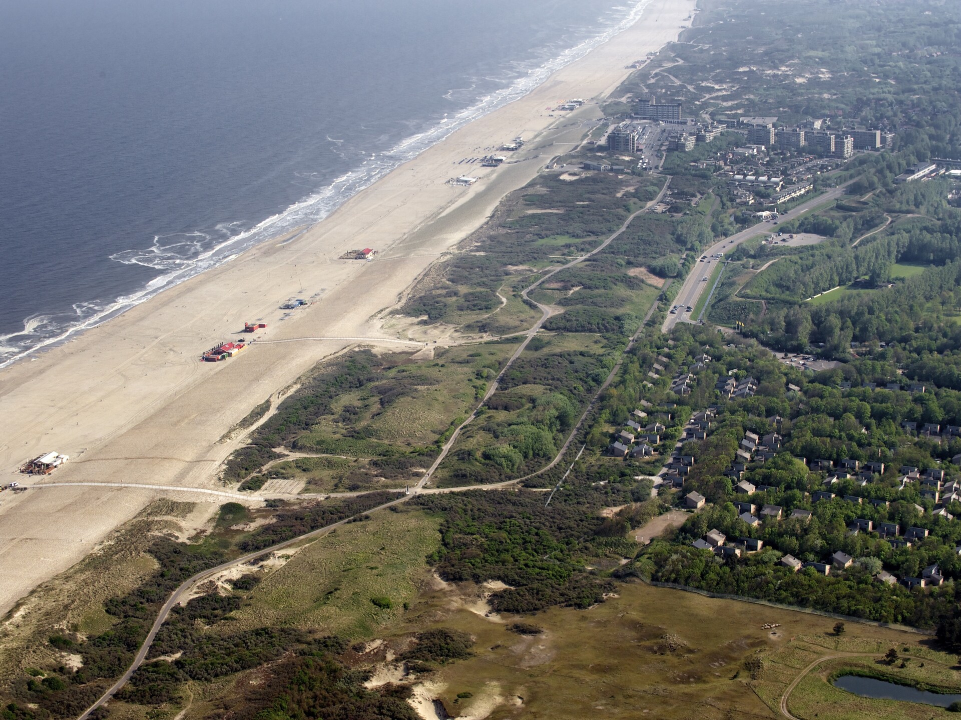 Modern chalet op Vakantiepark Kijkduin: strand, duinen en hondvriendelijk genieten - foto 32